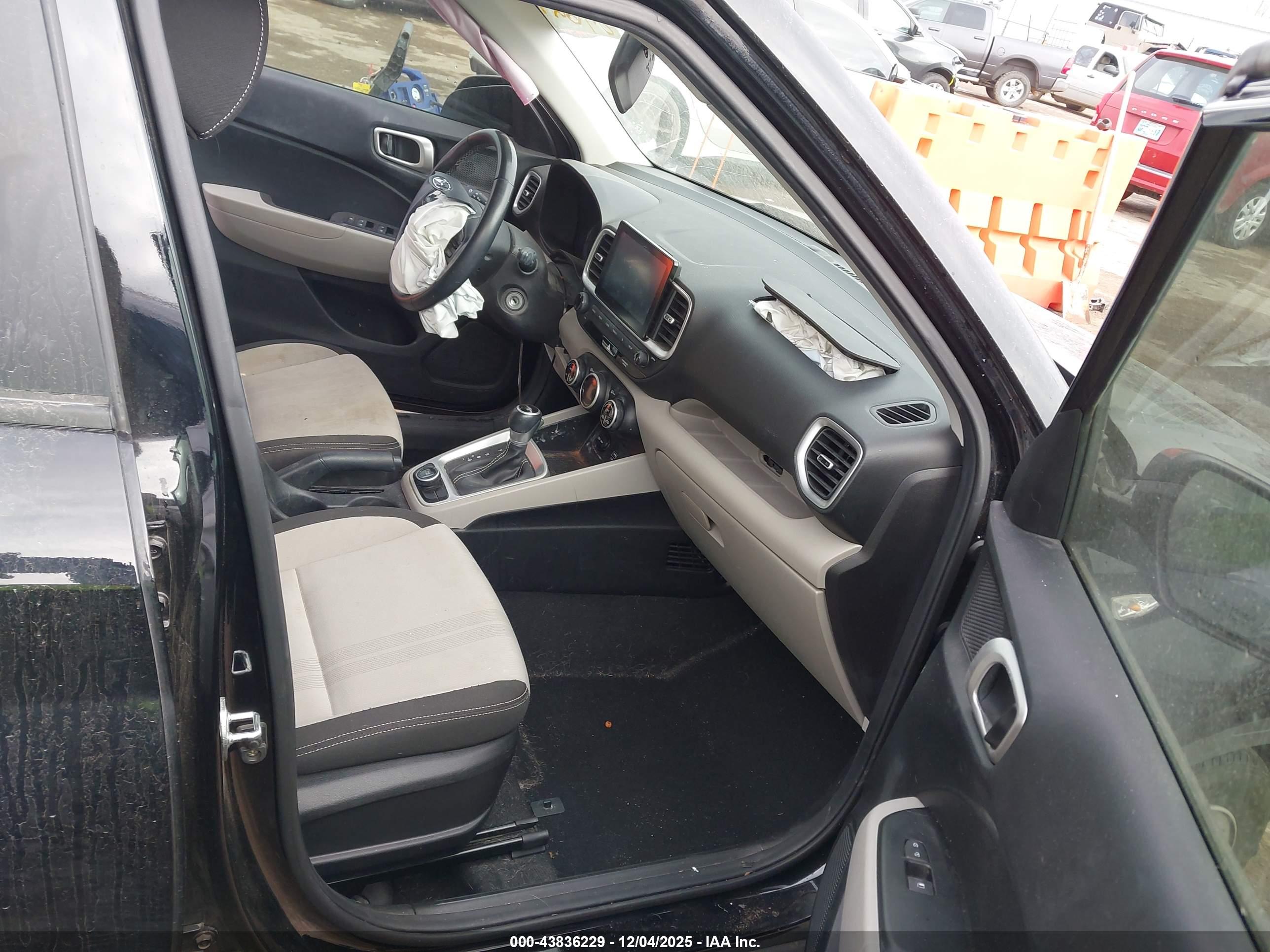 HYUNDAI VENUE image 5