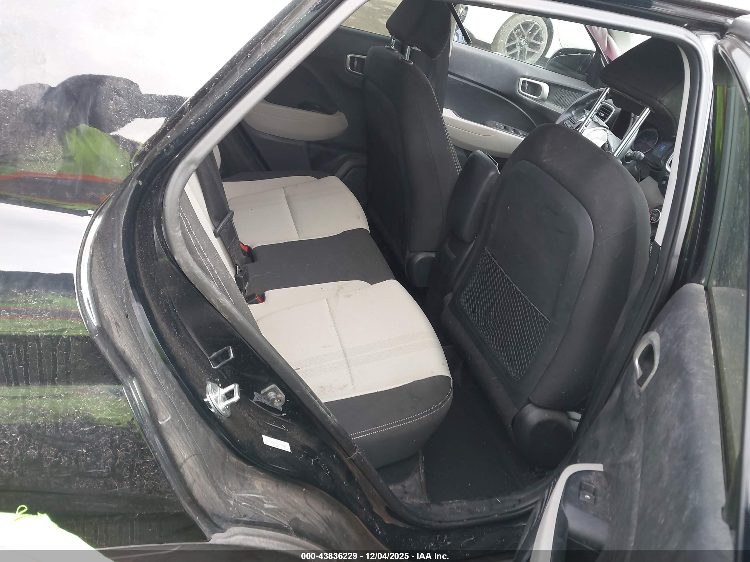 HYUNDAI VENUE image 8