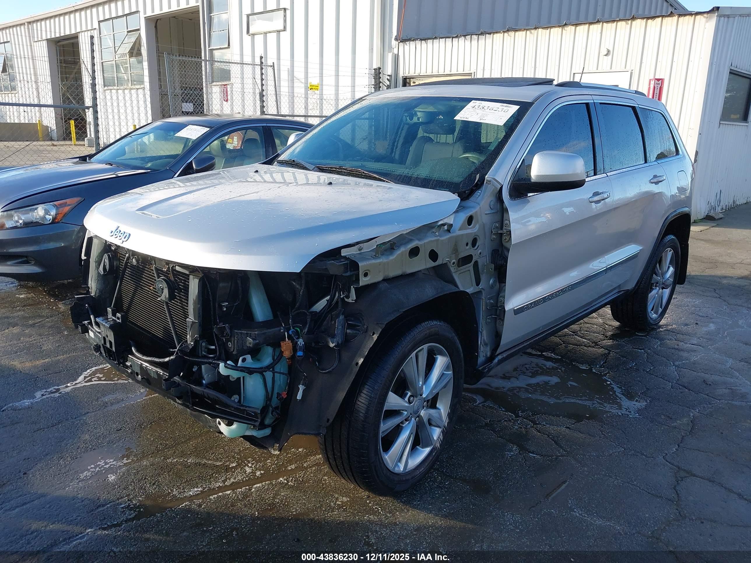 JEEP GRAND image 2