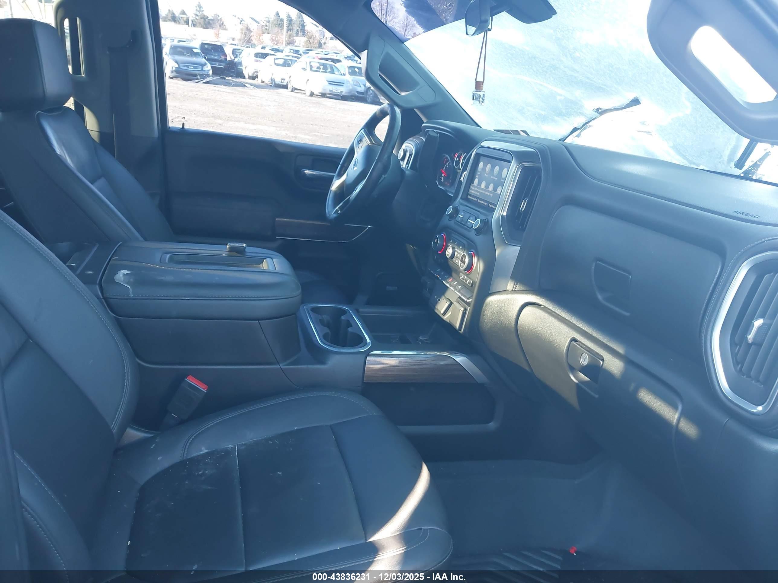CHEVROLET SILVERADO image 5