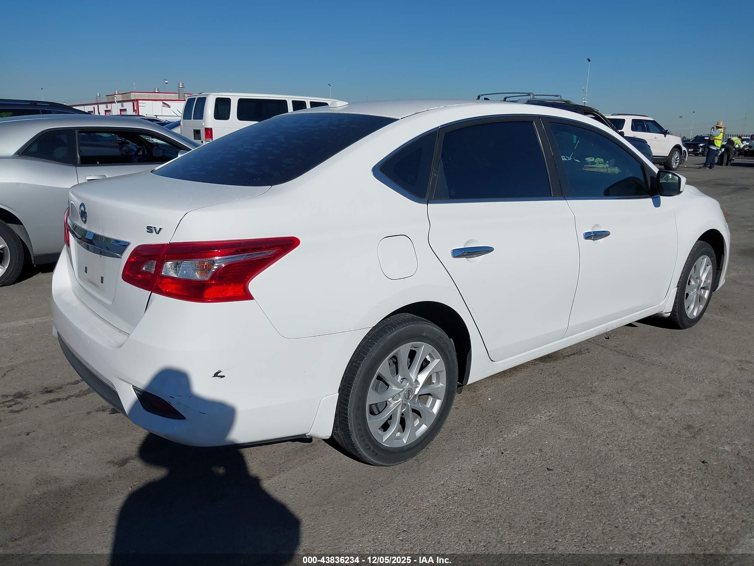 NISSAN SENTRA image 4