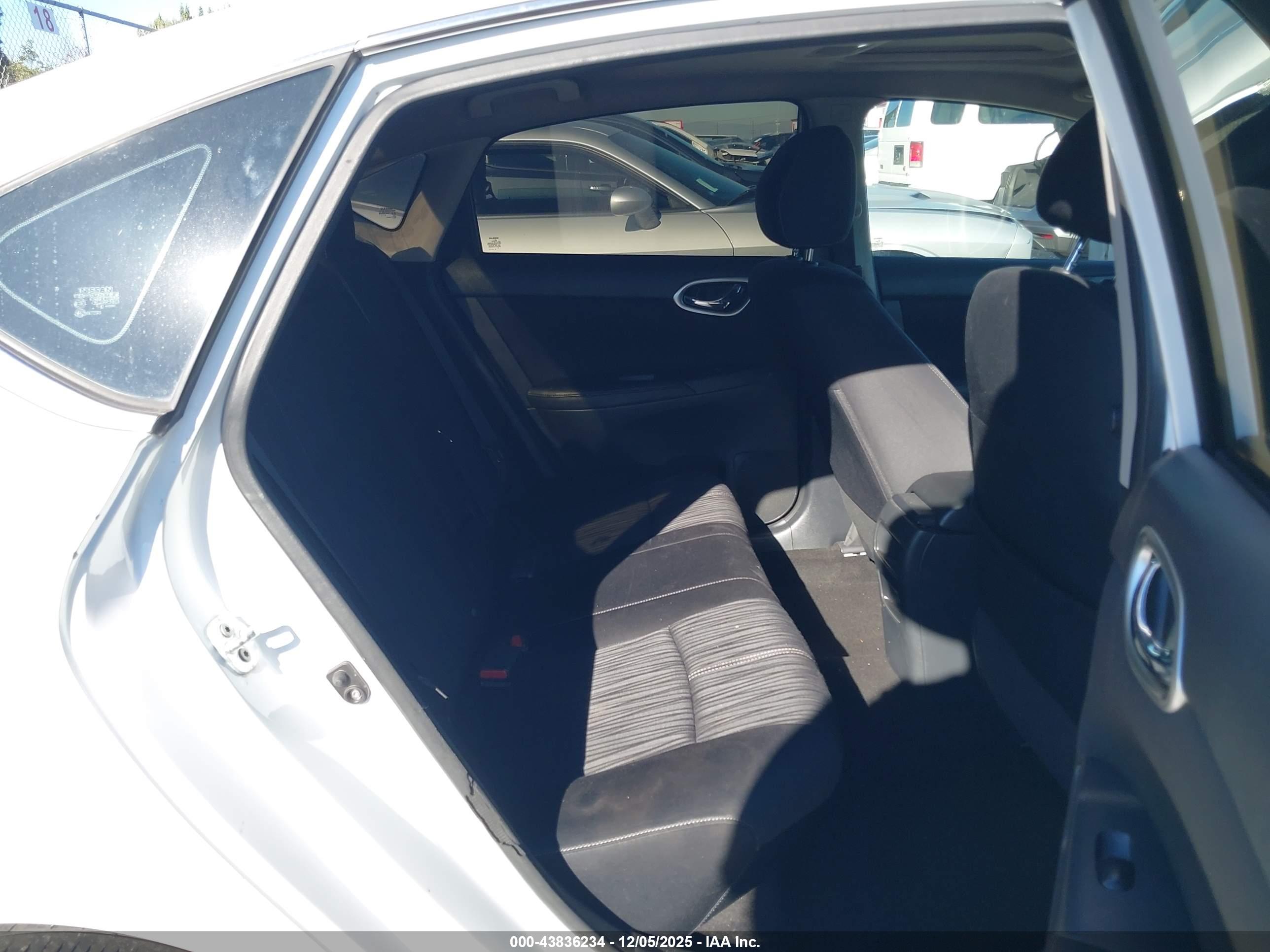 NISSAN SENTRA image 8