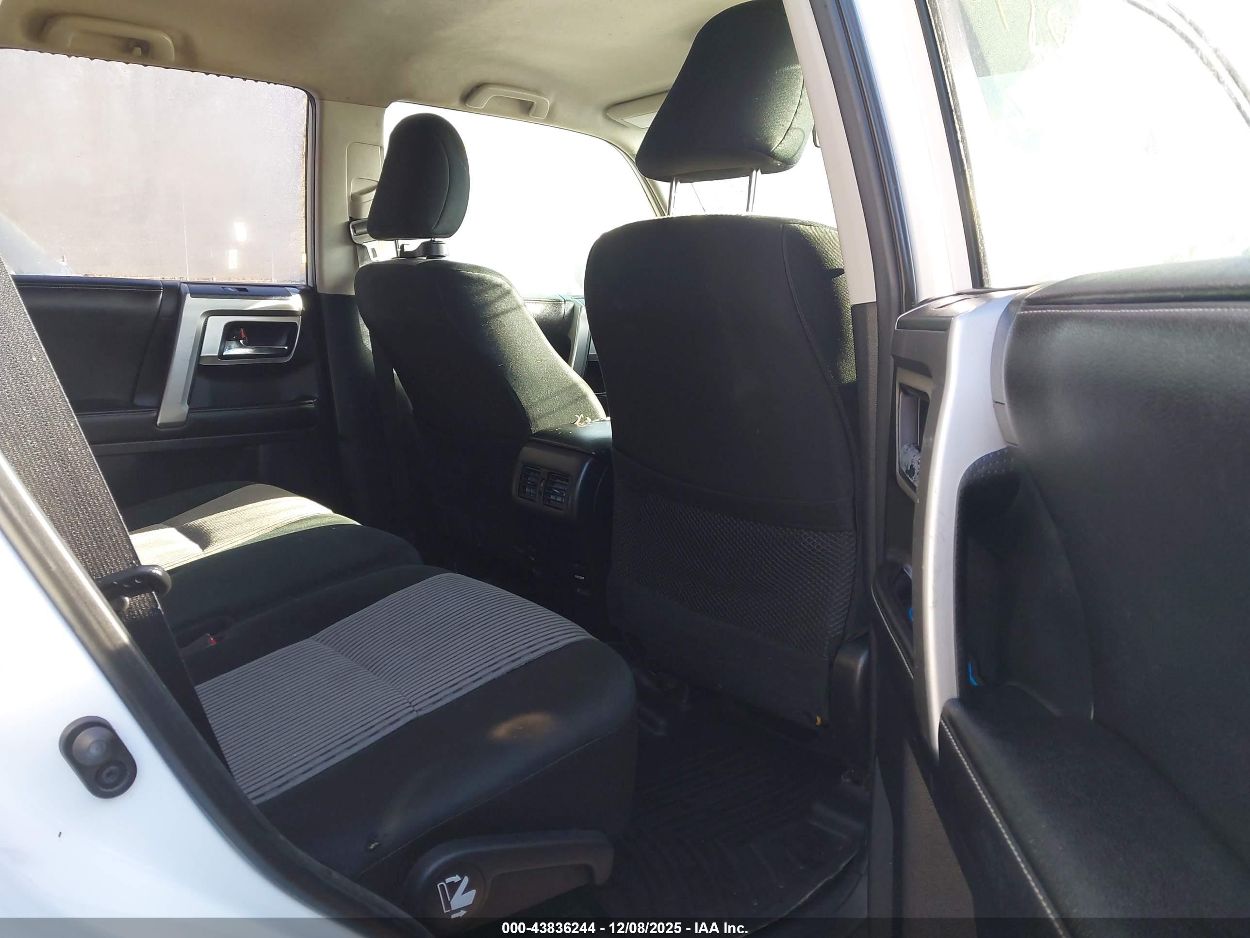 TOYOTA 4RUNNER image 8