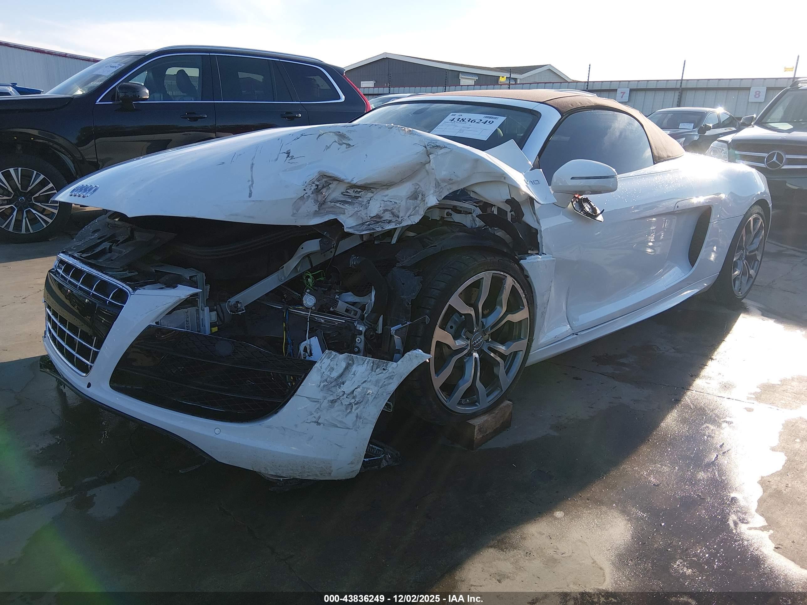 AUDI R8 image 2