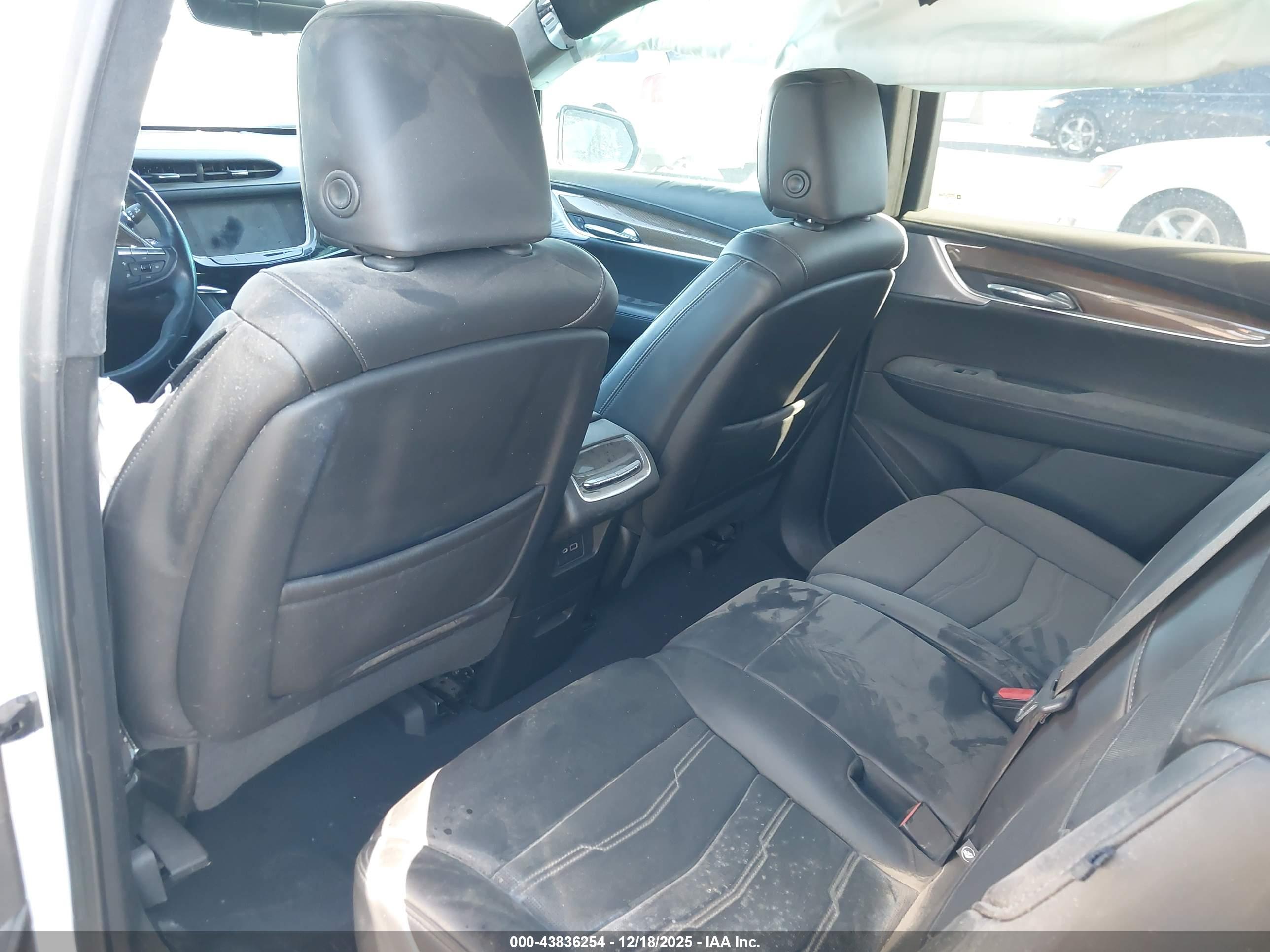 CADILLAC XT6 image 8