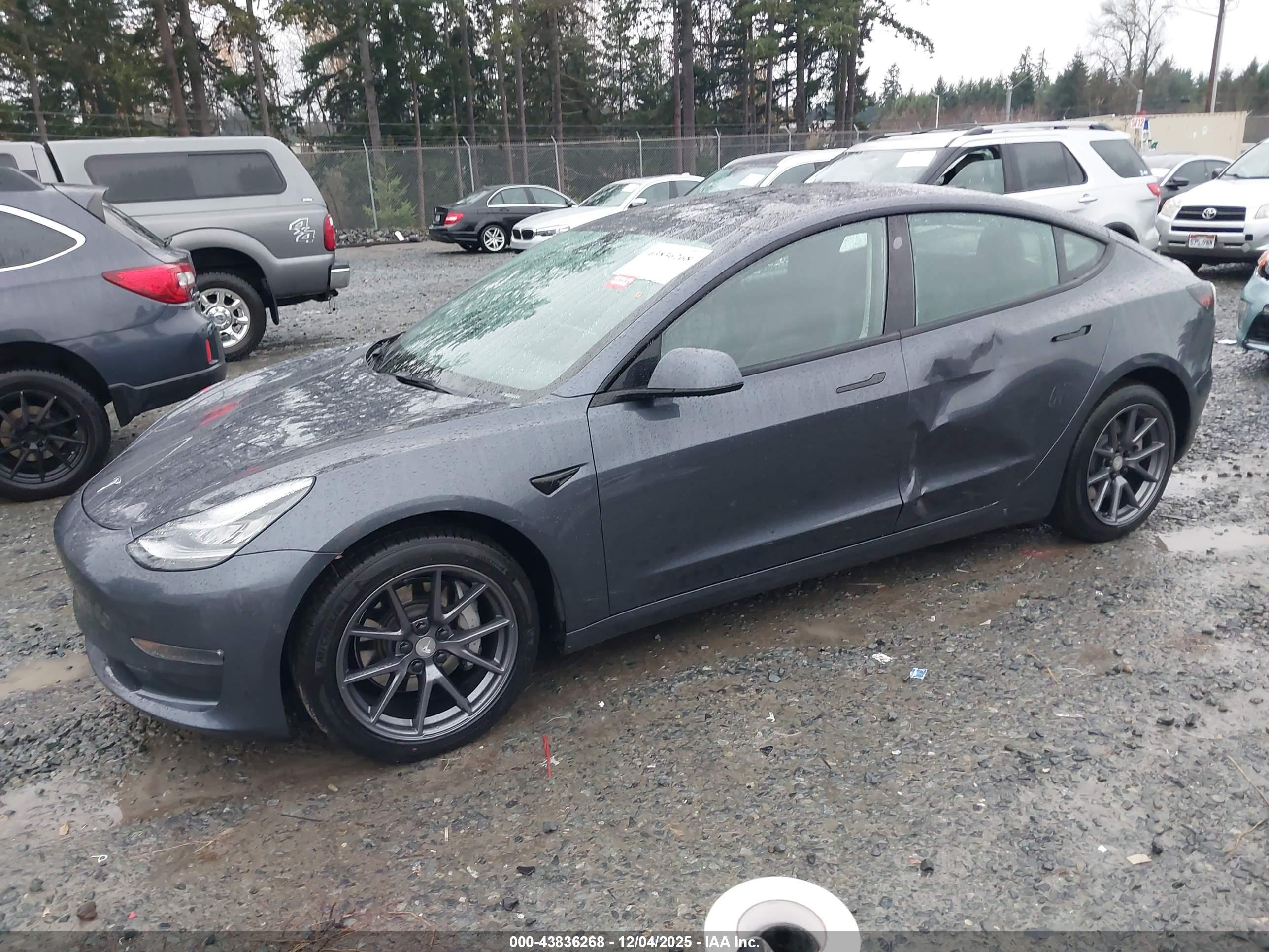 TESLA MODEL image 2
