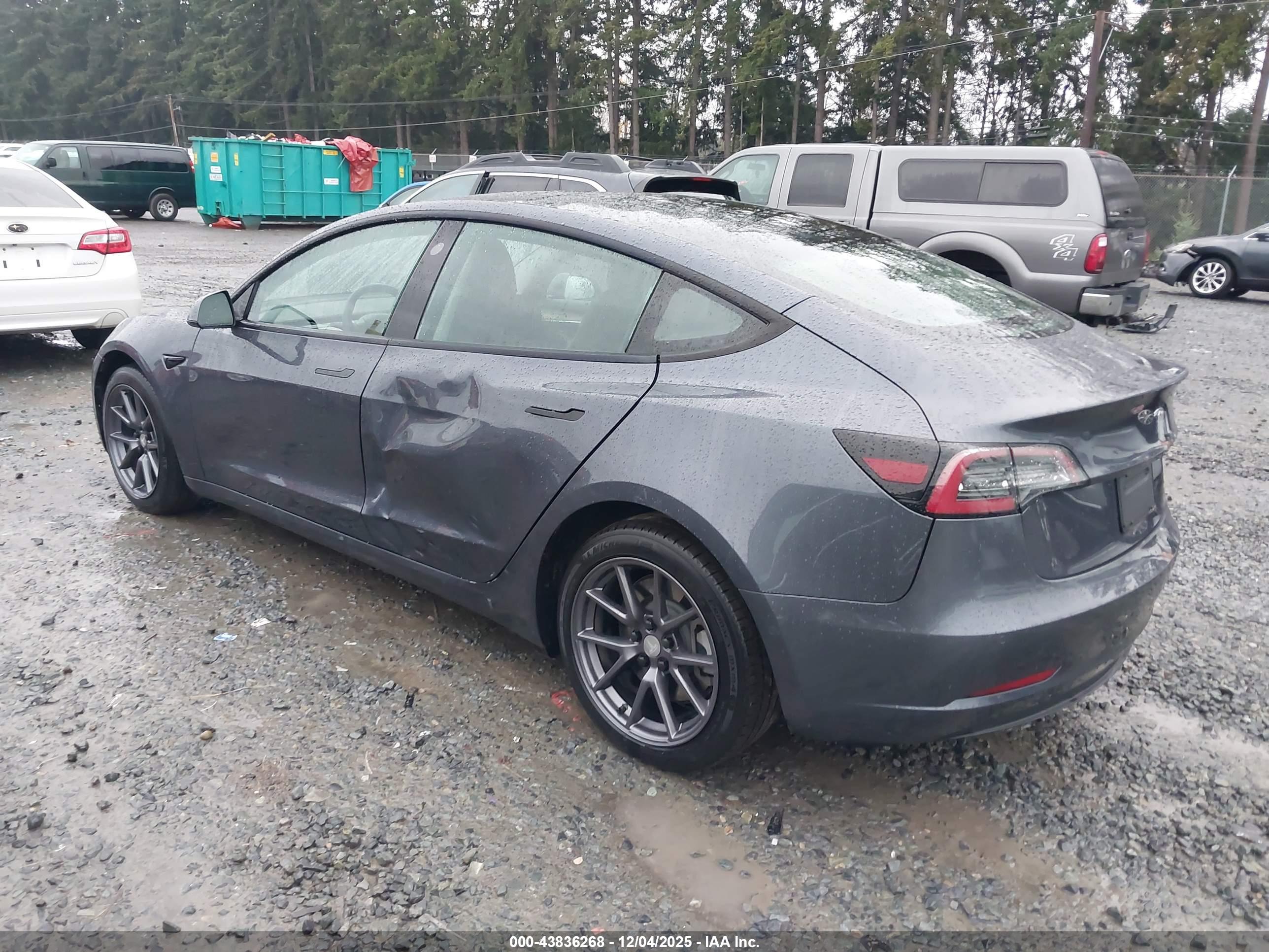 TESLA MODEL image 3