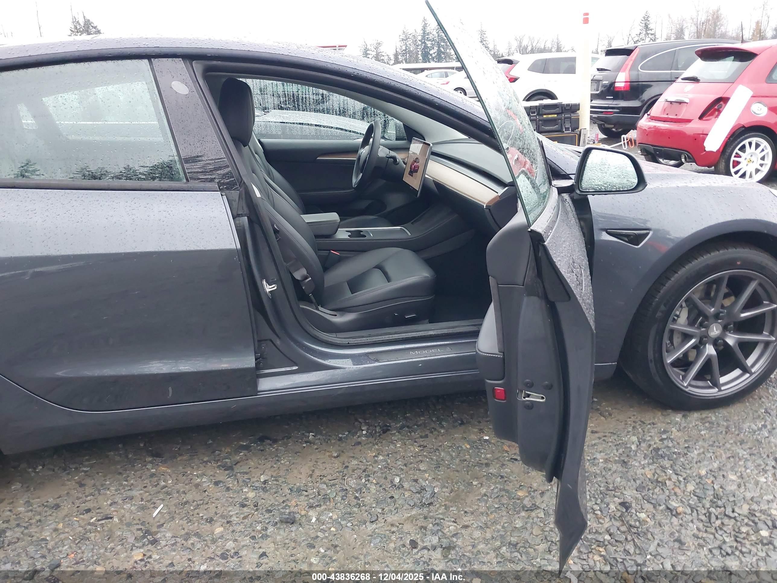 TESLA MODEL image 5