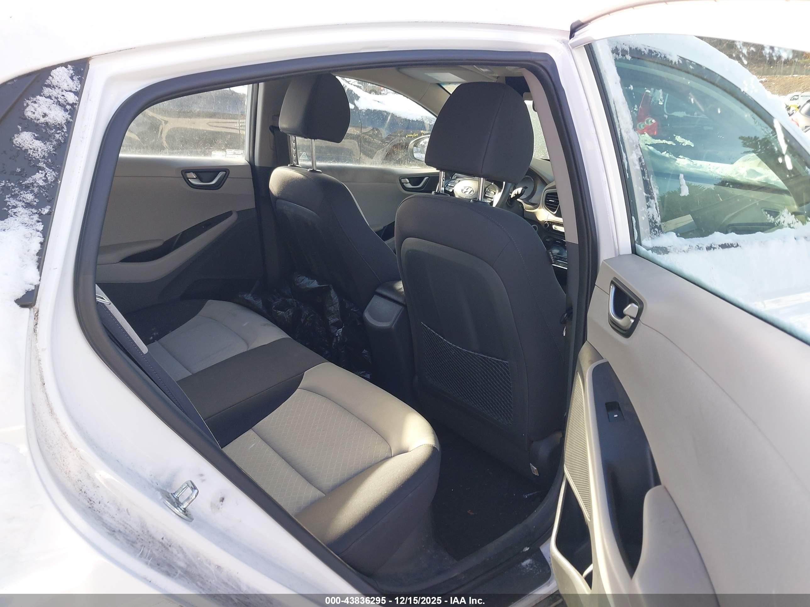 HYUNDAI IONIQ image 8