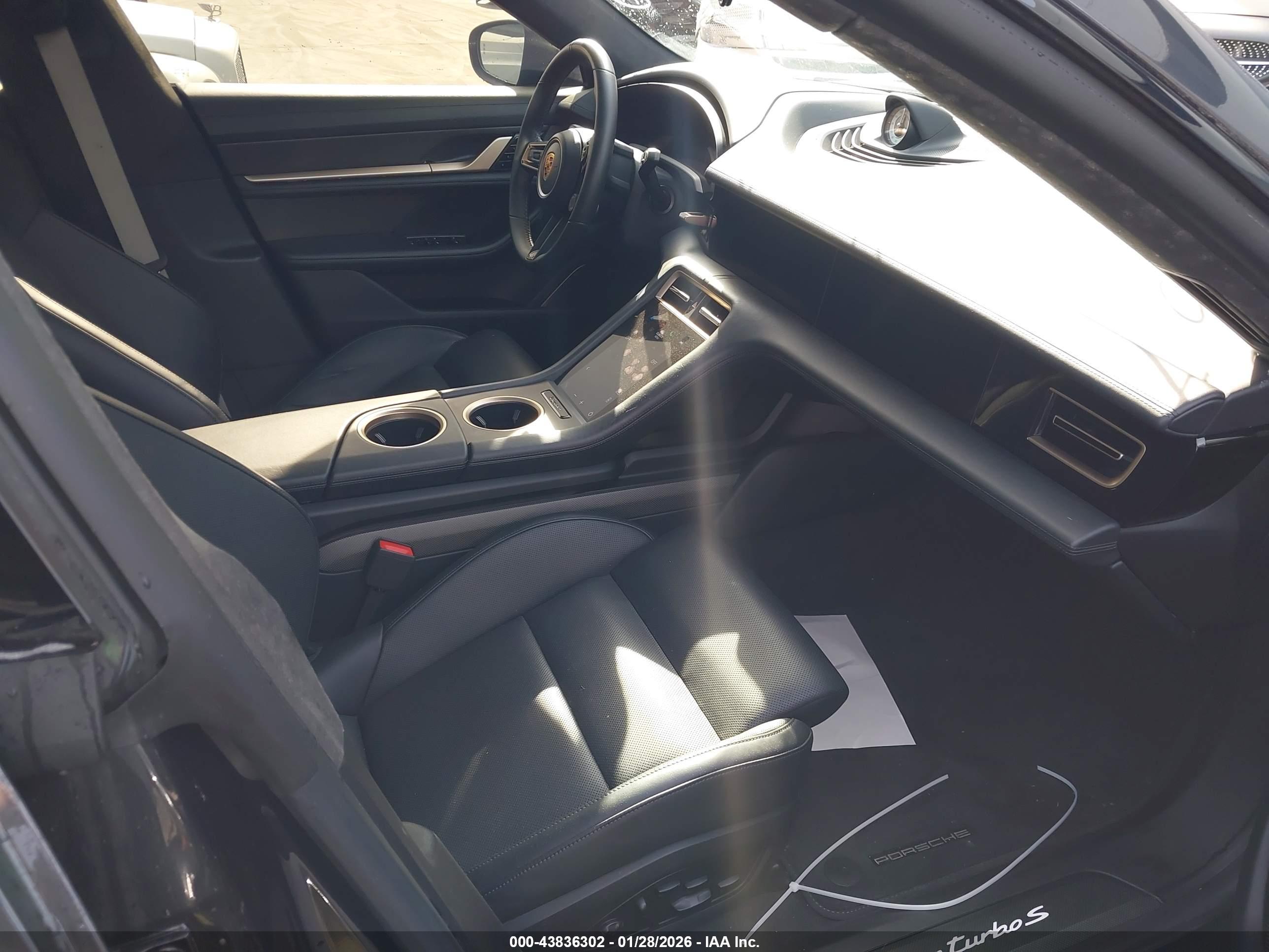 PORSCHE TAYCAN image 5