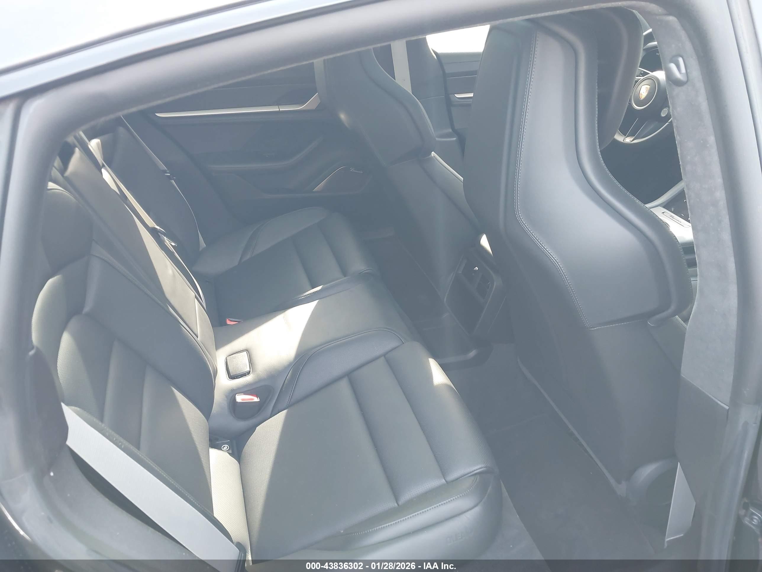 PORSCHE TAYCAN image 8