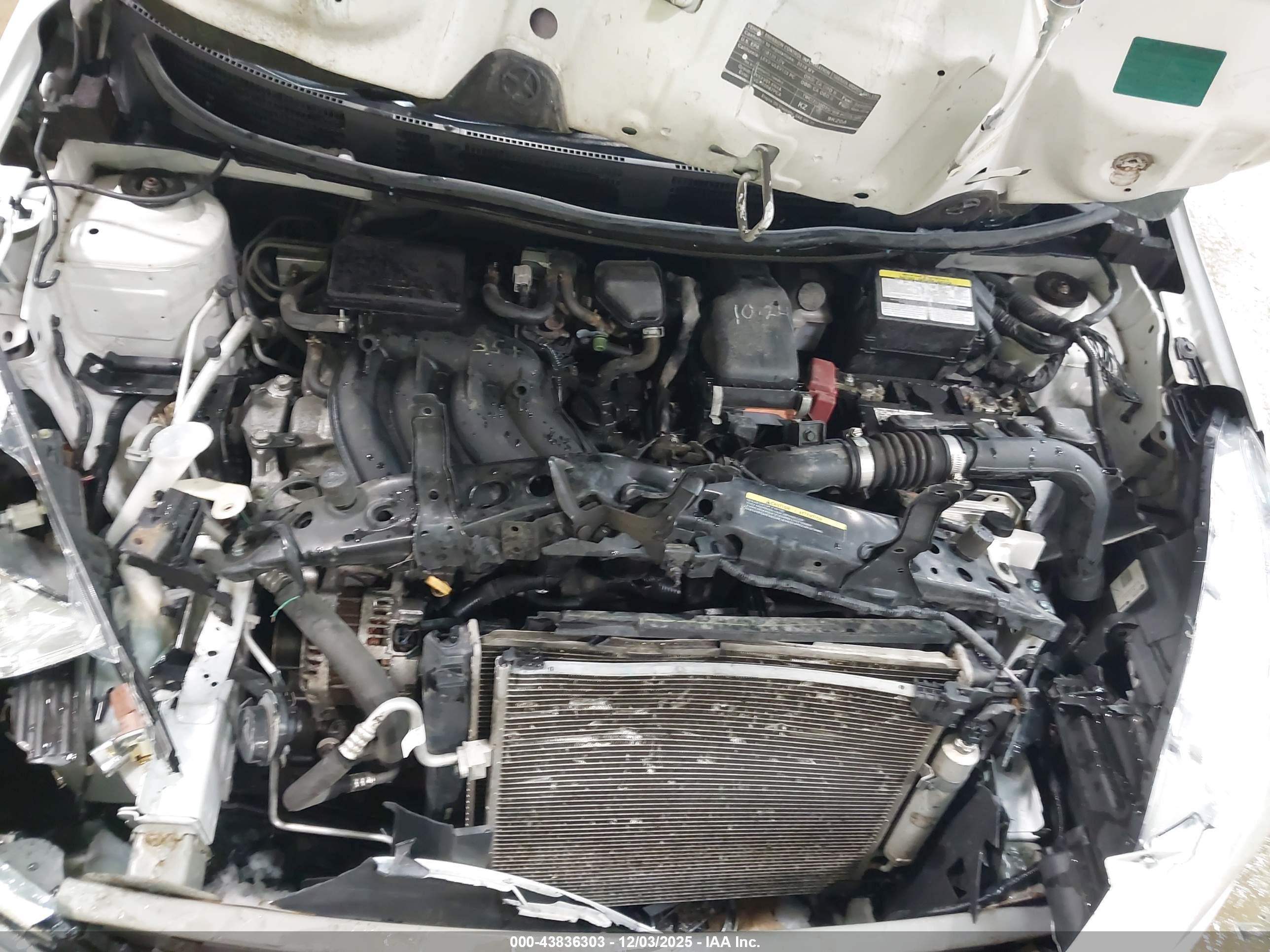 NISSAN VERSA image 10