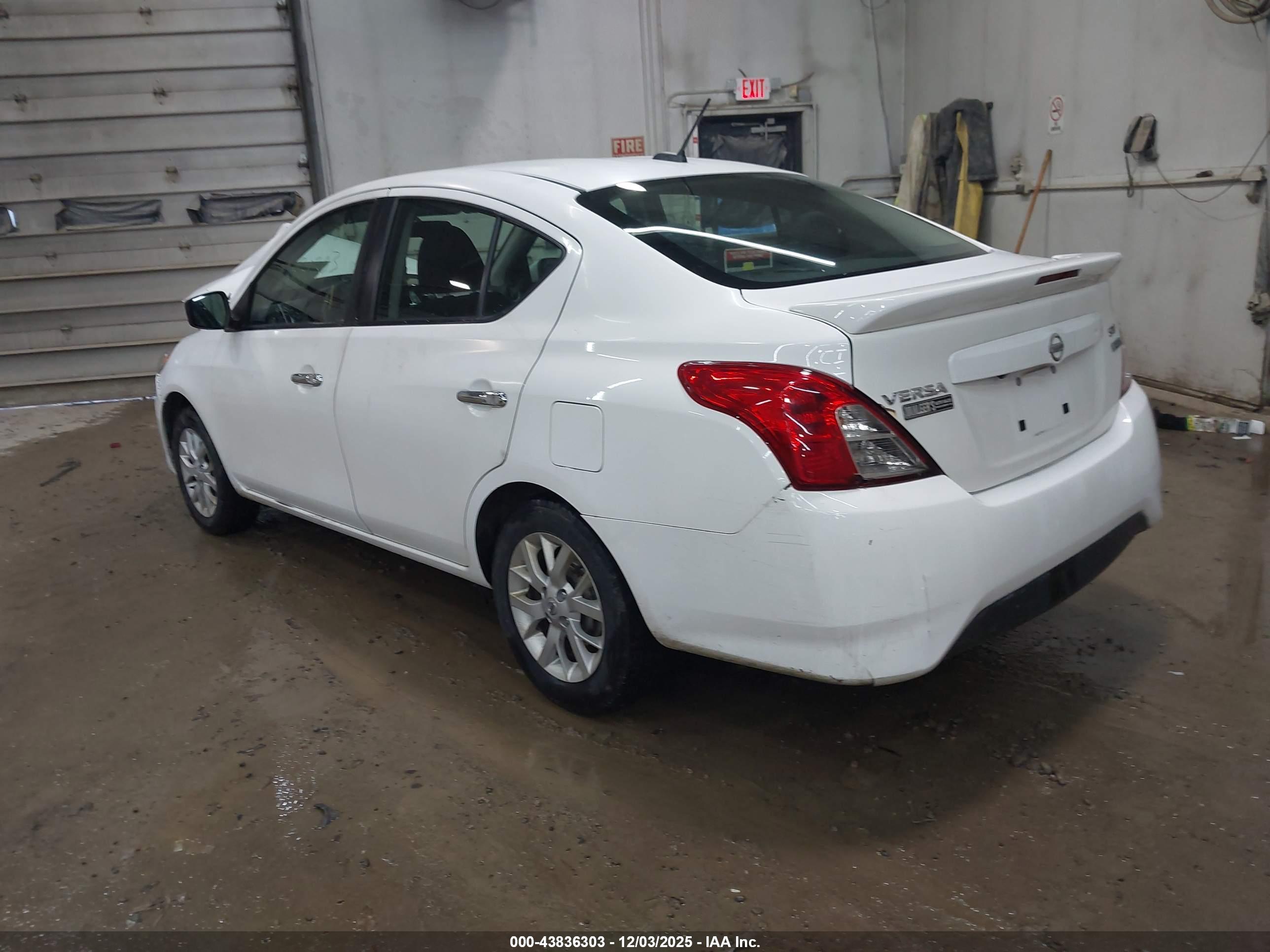 NISSAN VERSA image 3