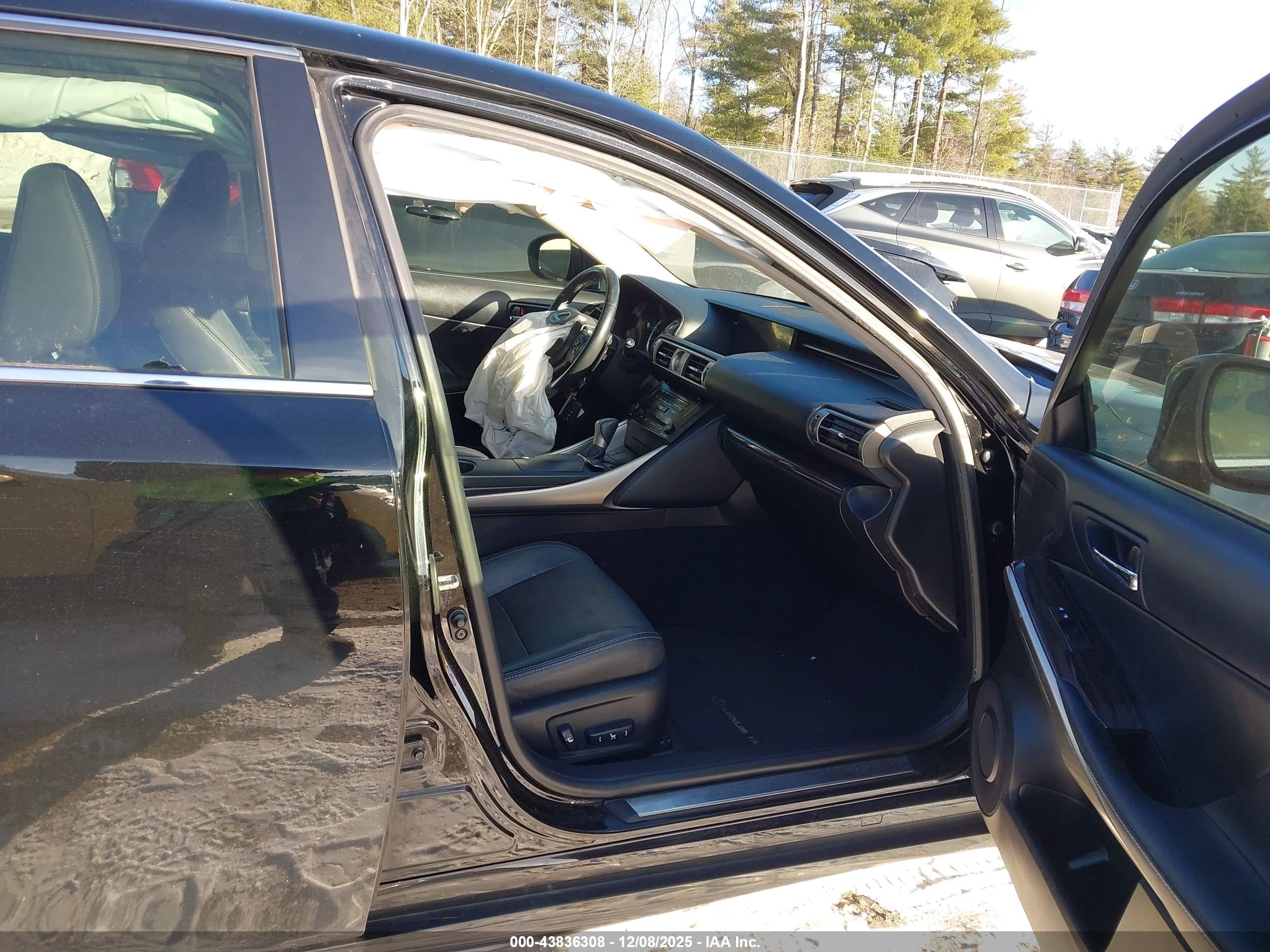 LEXUS IS image 5