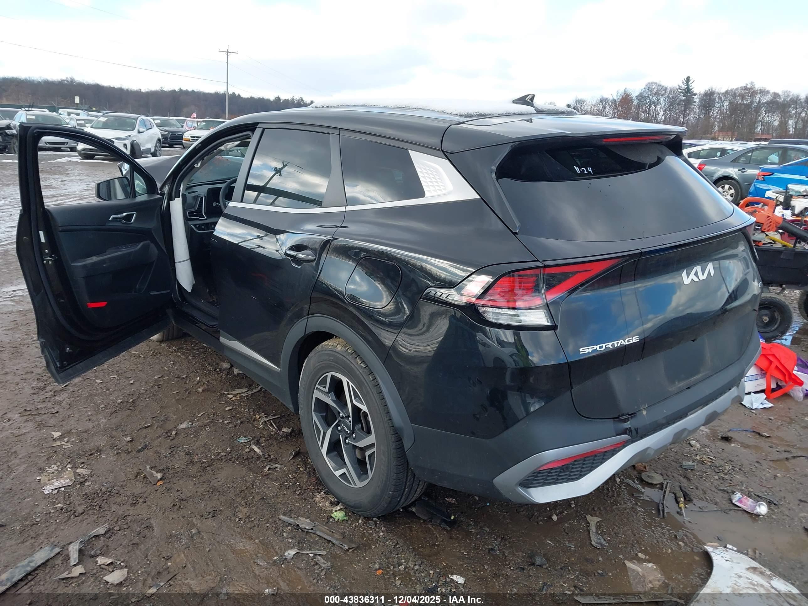 KIA SPORTAGE image 3