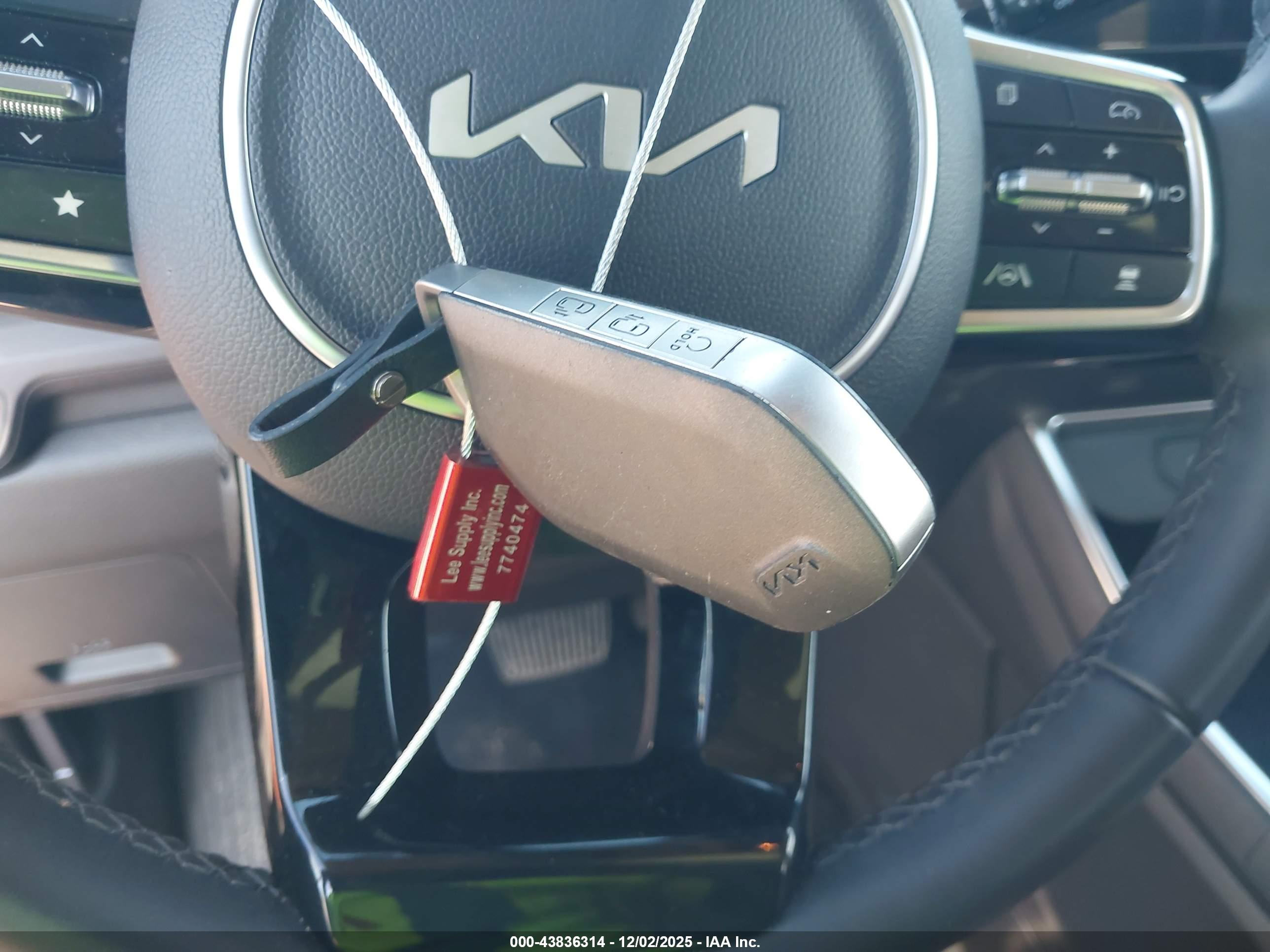 KIA CARNIVAL image 11