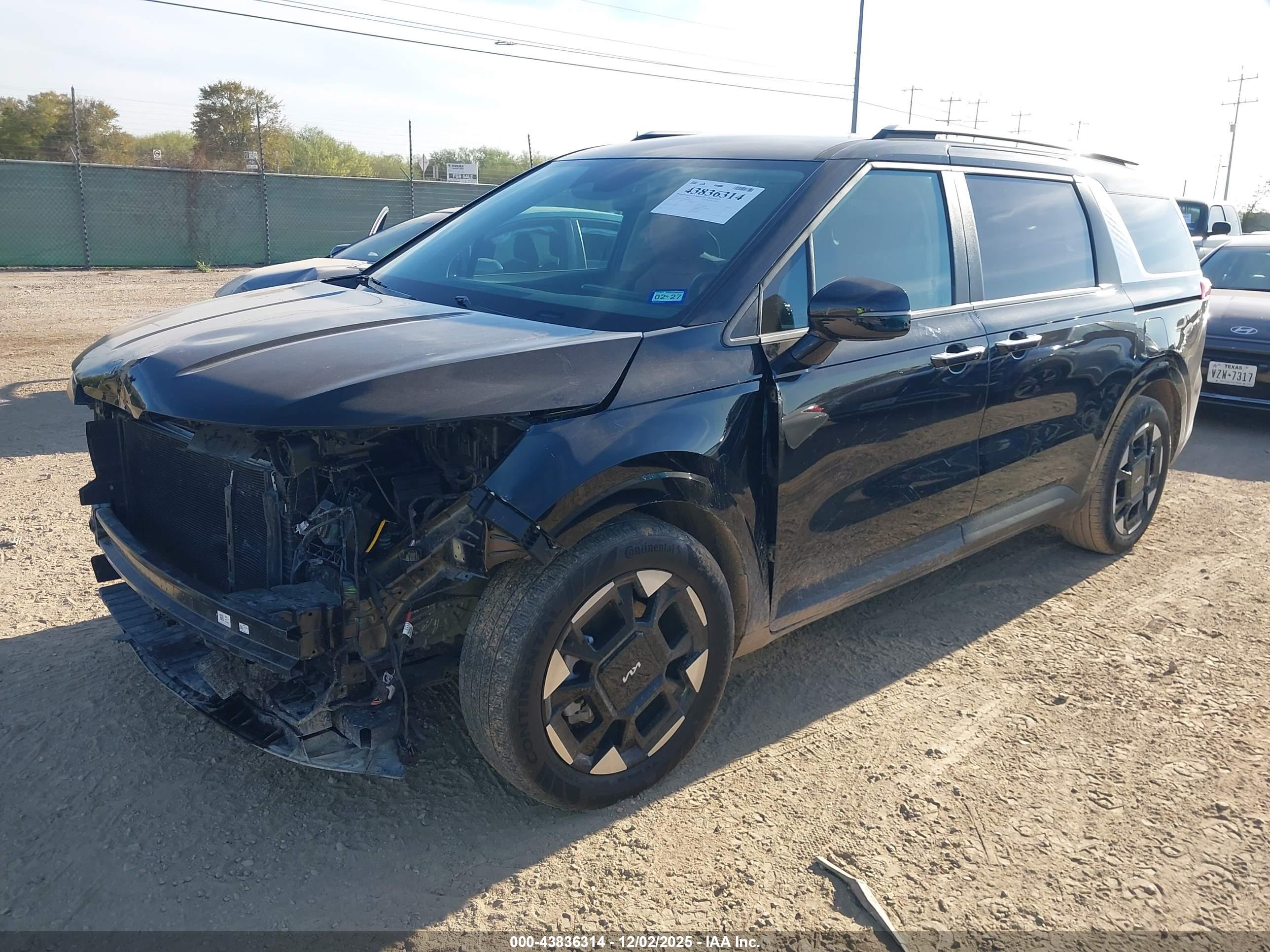 KIA CARNIVAL image 2