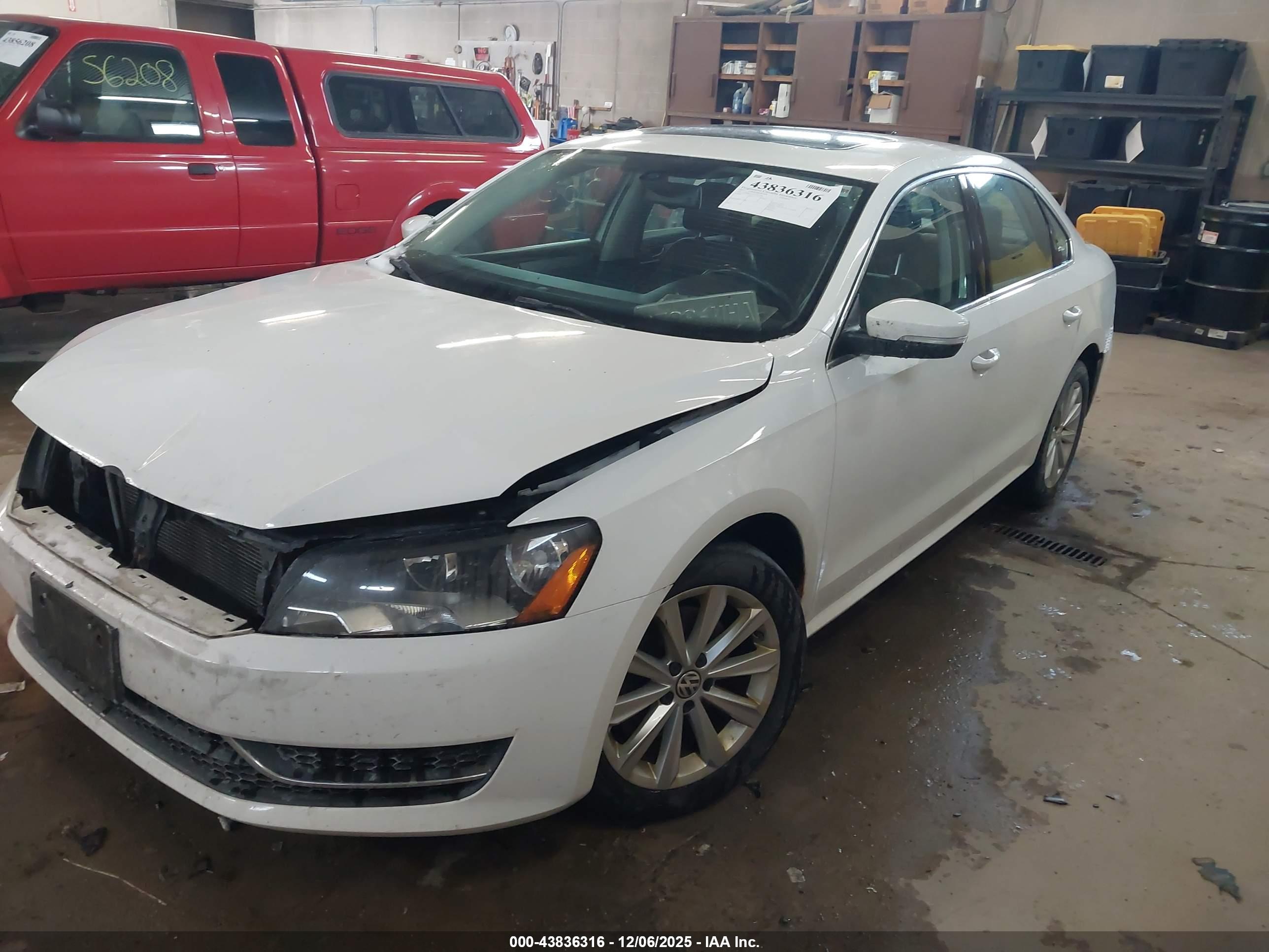 VOLKSWAGEN PASSAT image 2