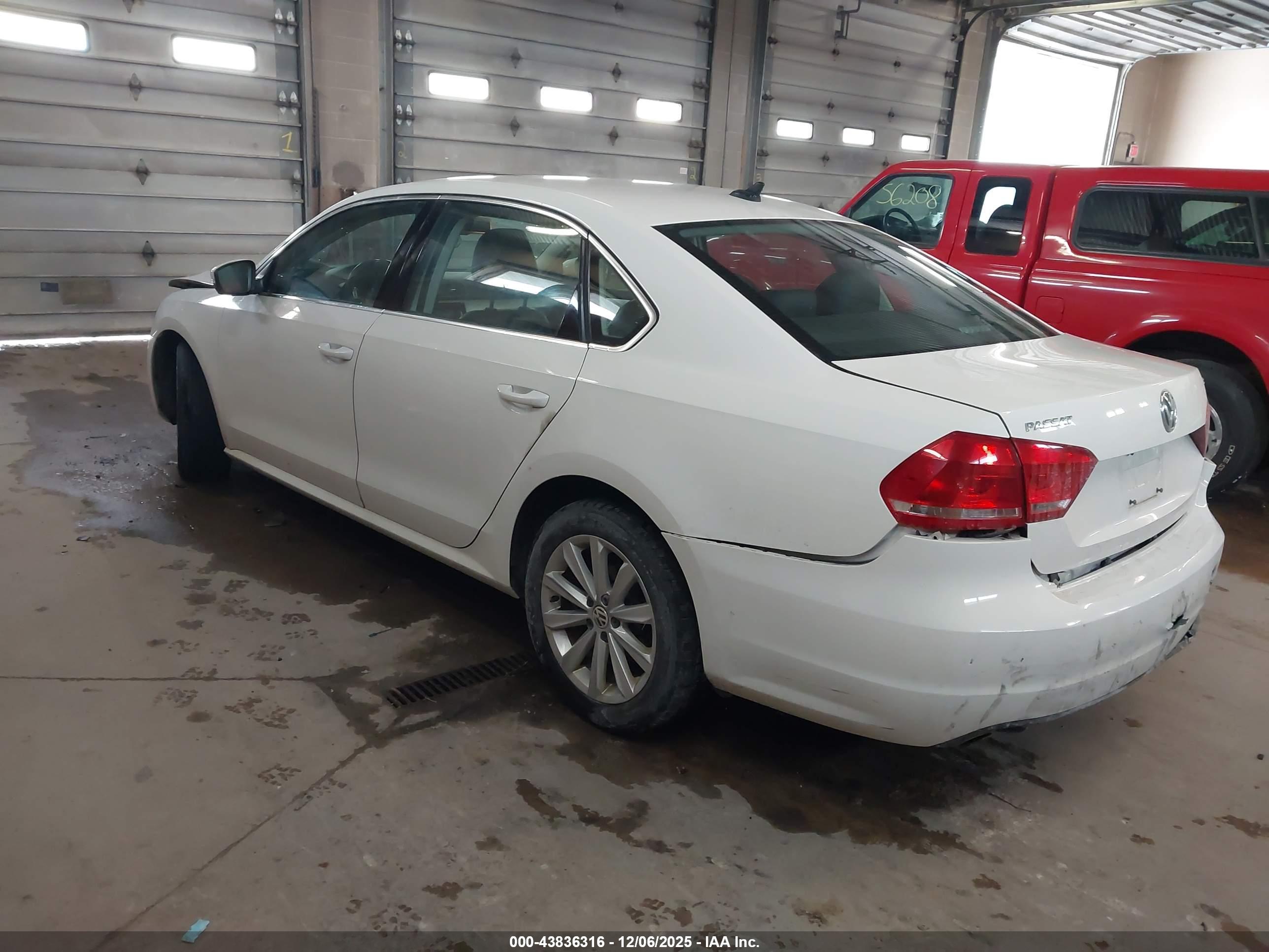 VOLKSWAGEN PASSAT image 3