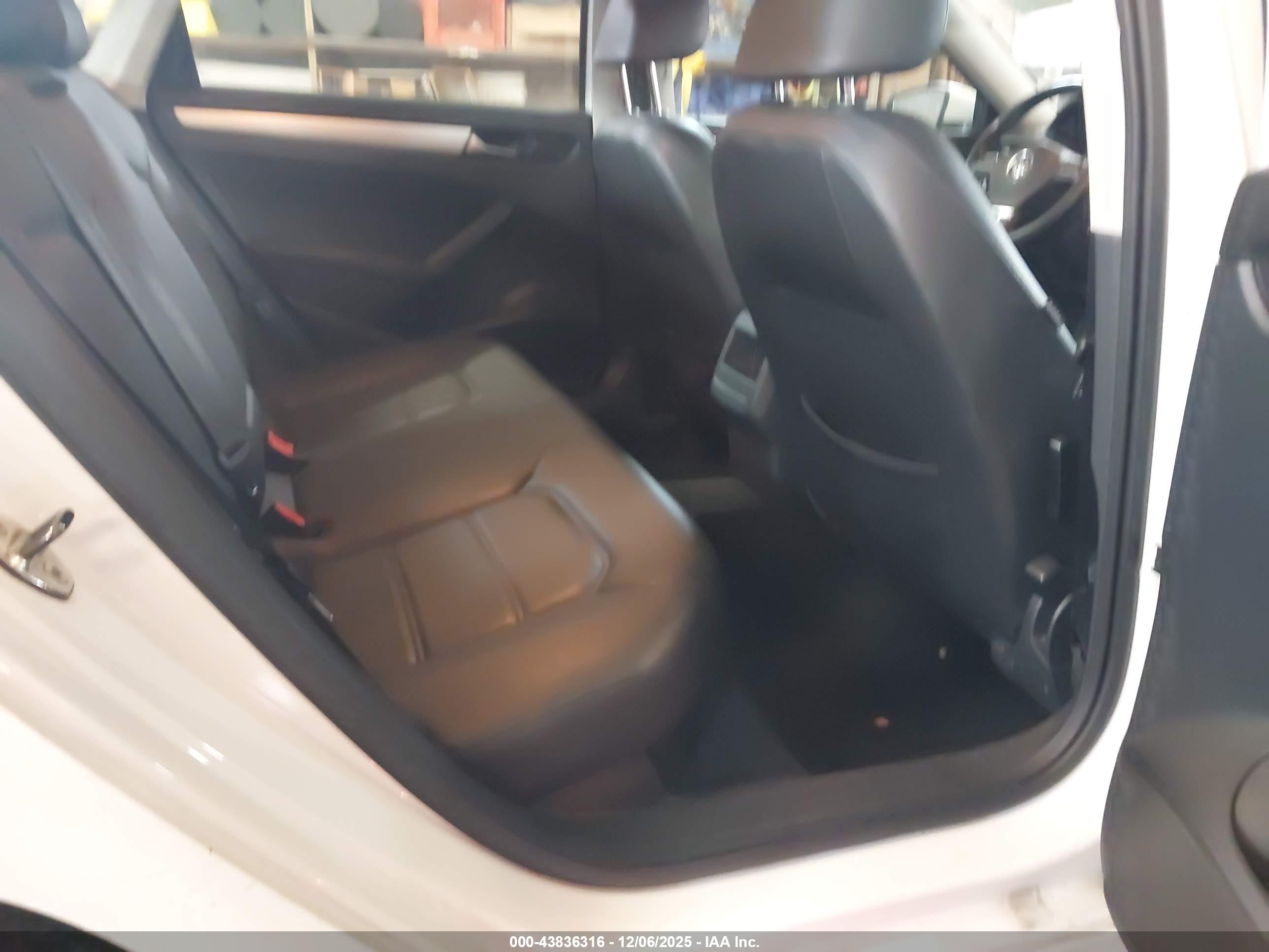 VOLKSWAGEN PASSAT image 8