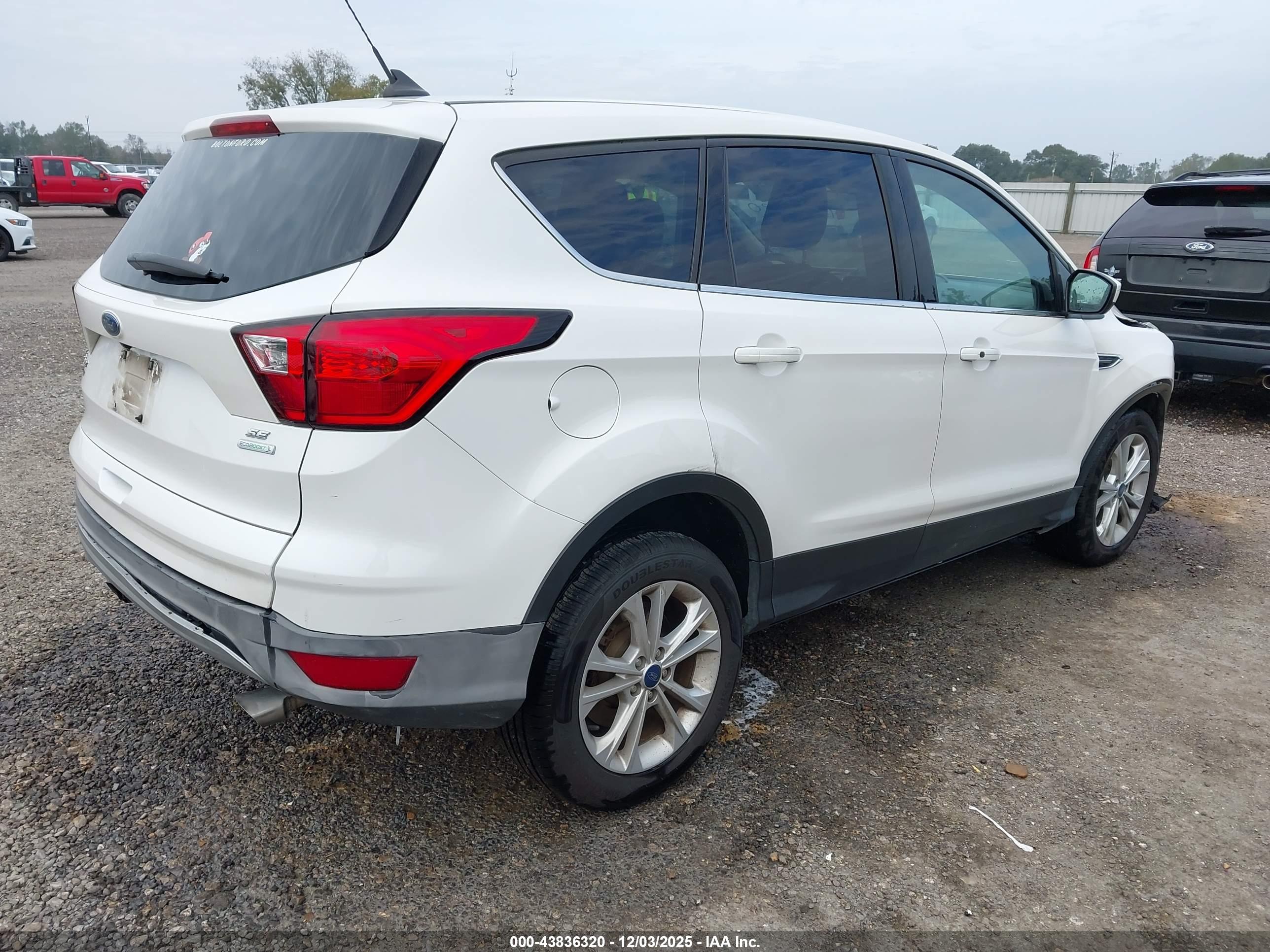 FORD ESCAPE image 4
