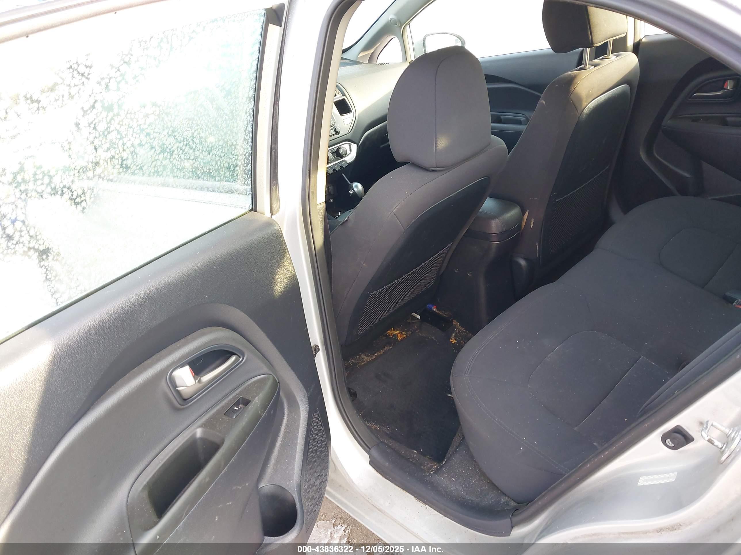 KIA RIO image 8