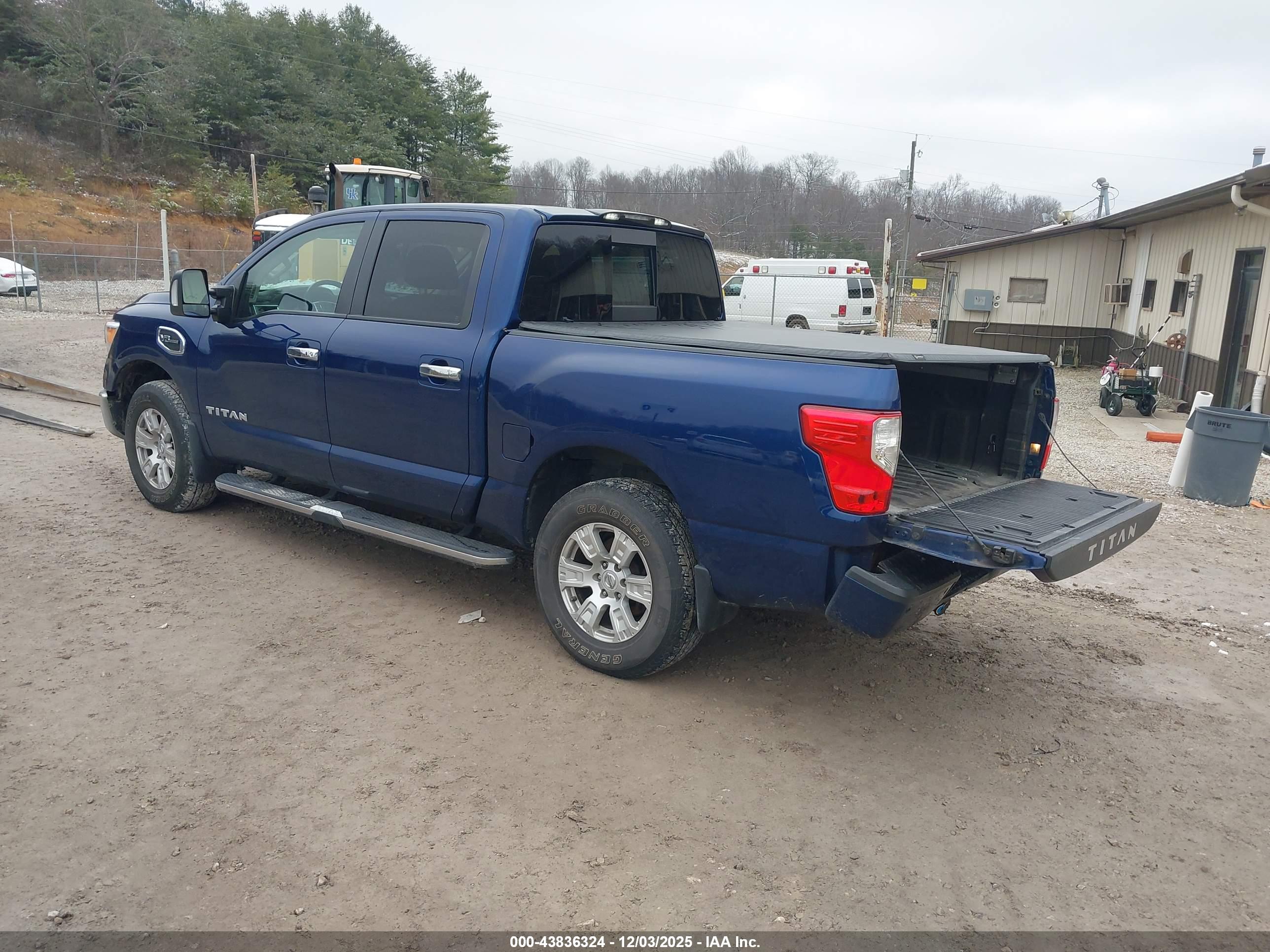 NISSAN TITAN image 3
