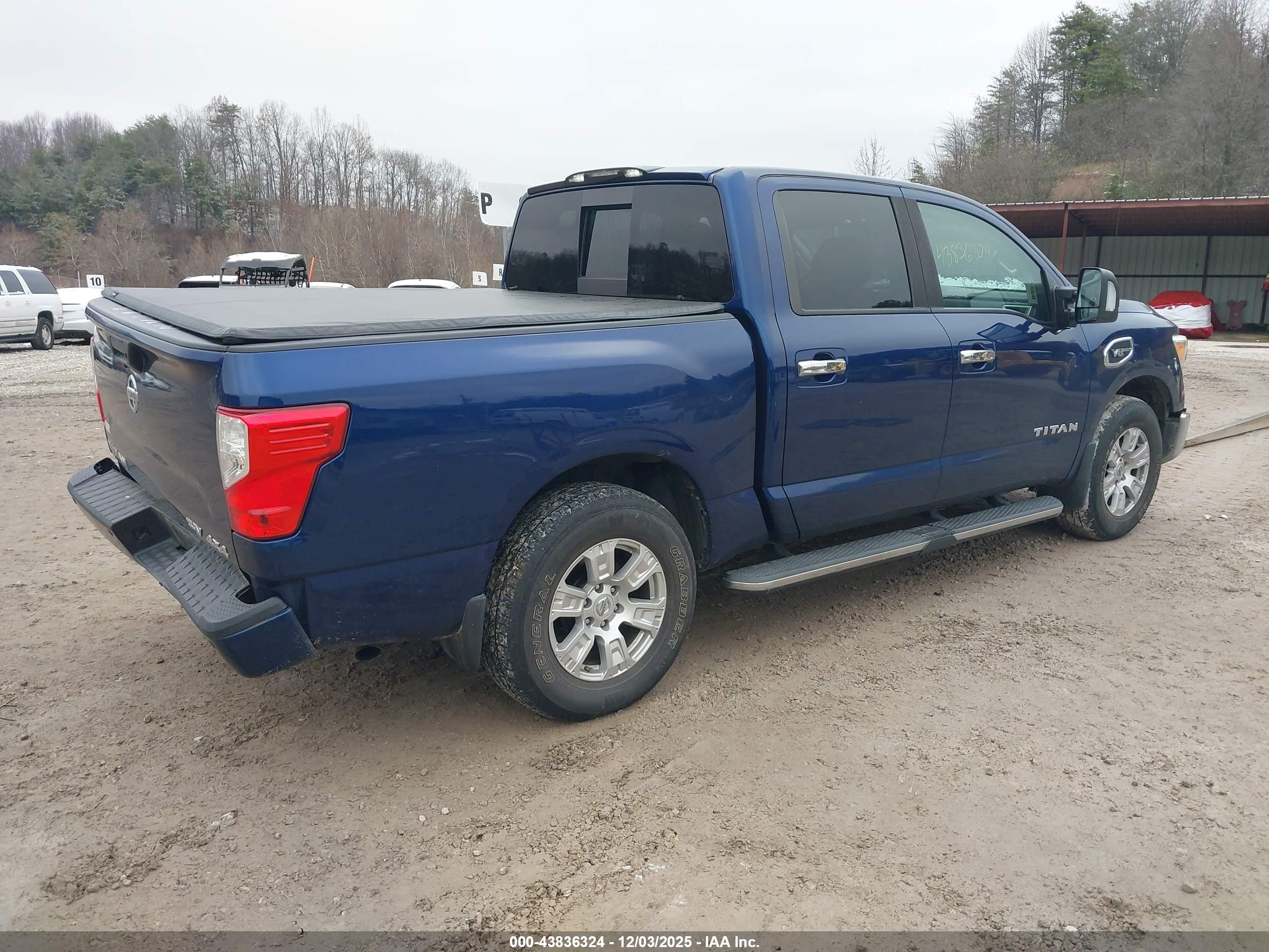 NISSAN TITAN image 4