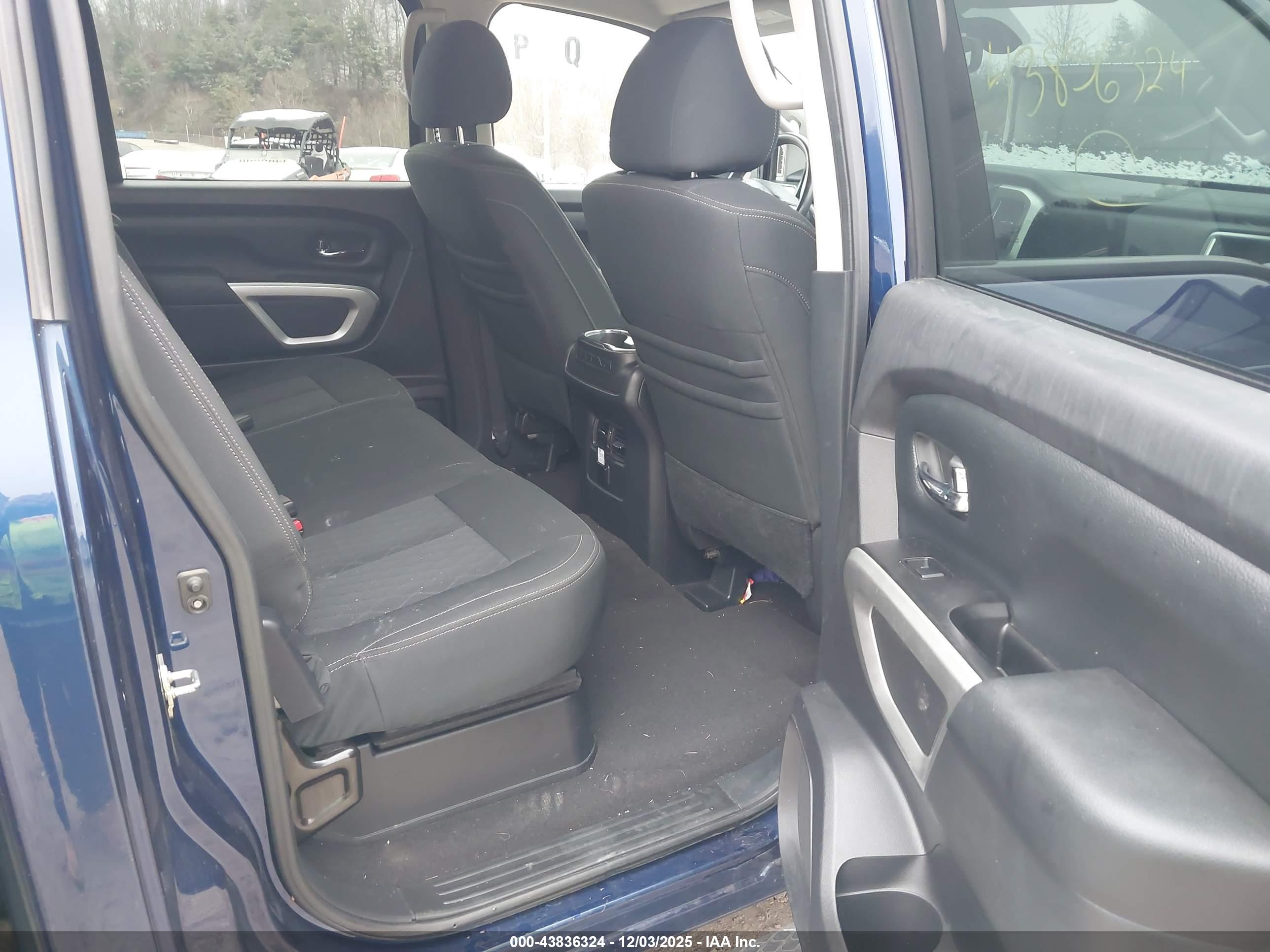 NISSAN TITAN image 8