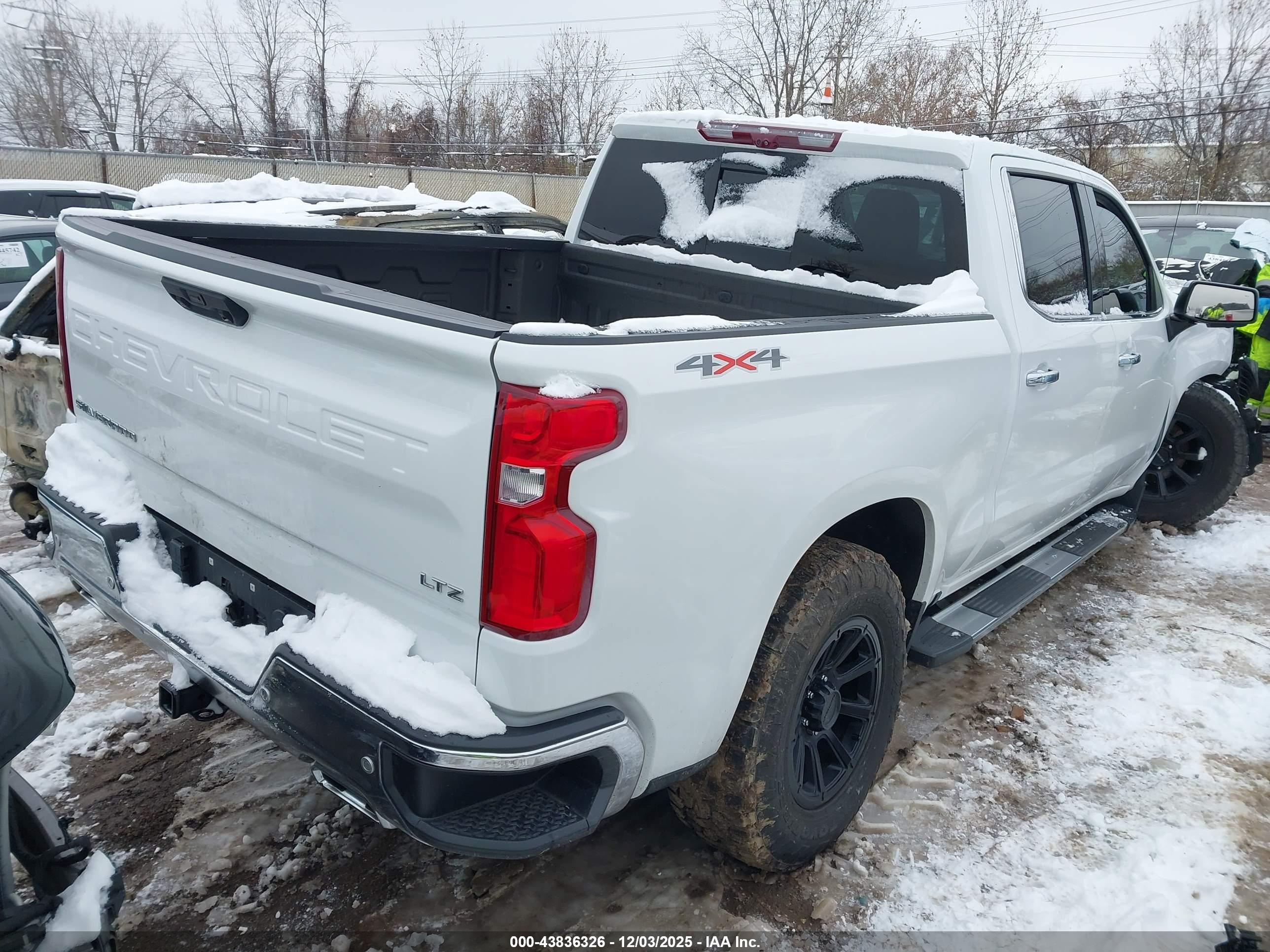 CHEVROLET SILVERADO image 4