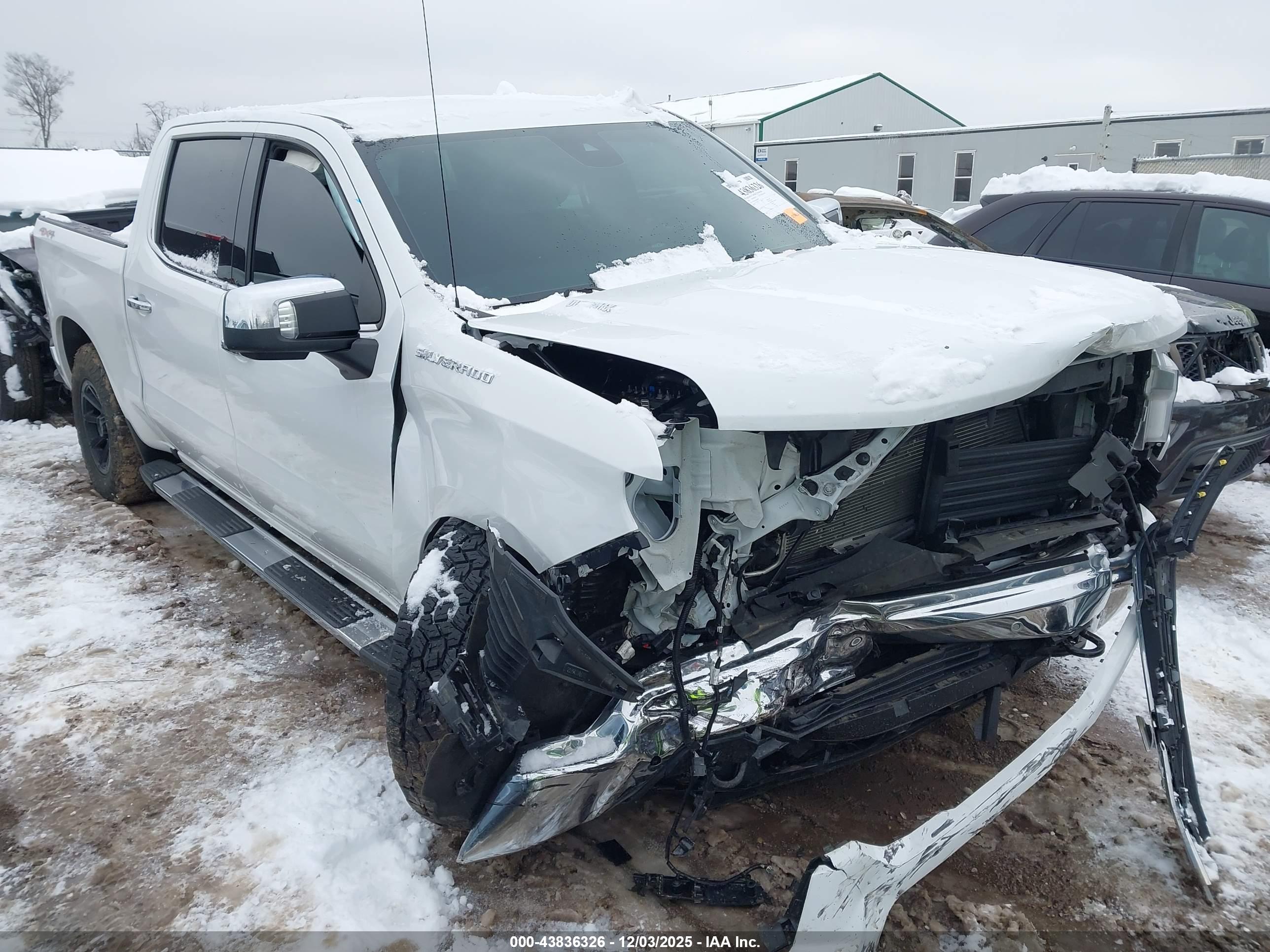 CHEVROLET SILVERADO image 6