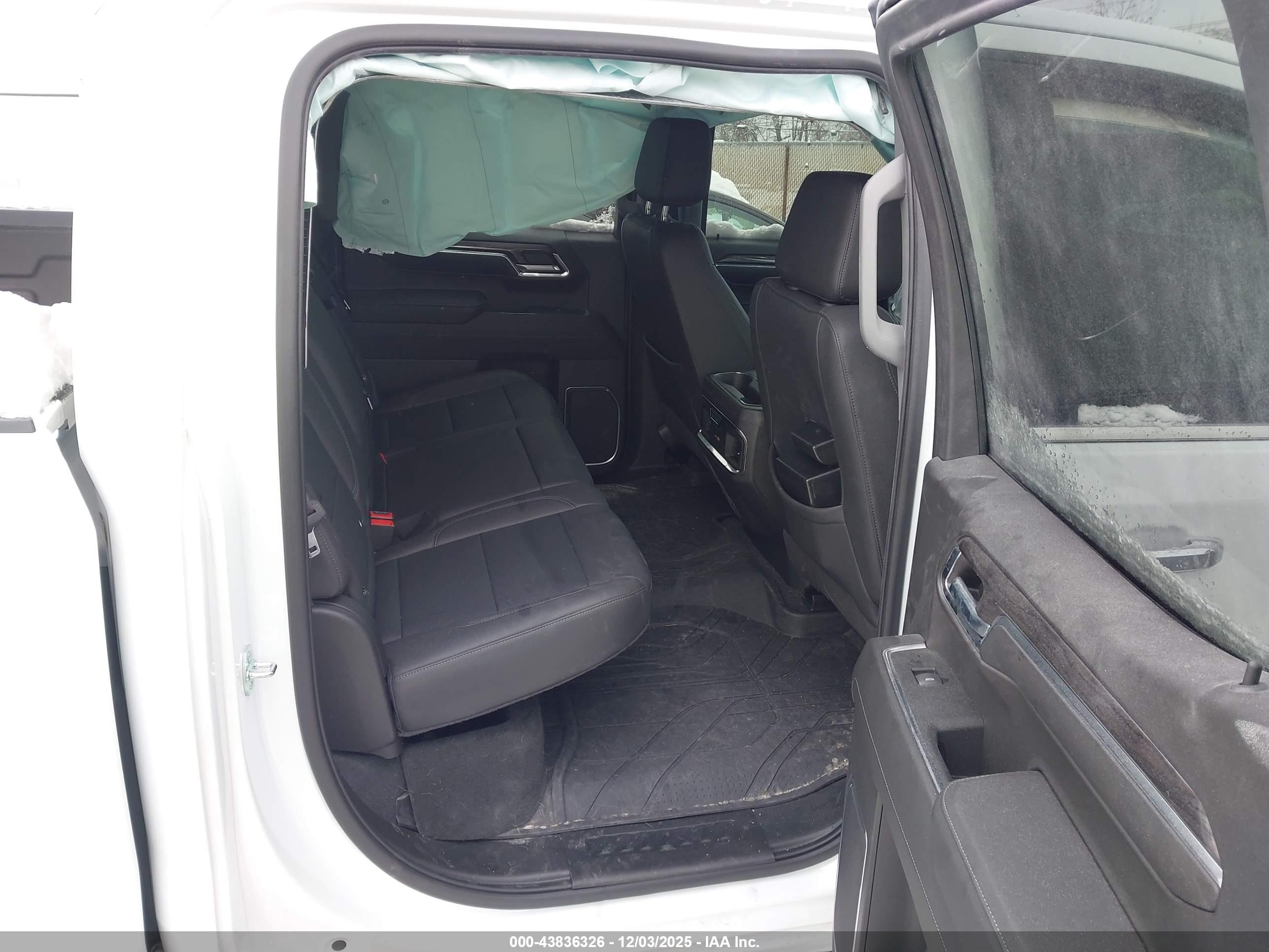 CHEVROLET SILVERADO image 8