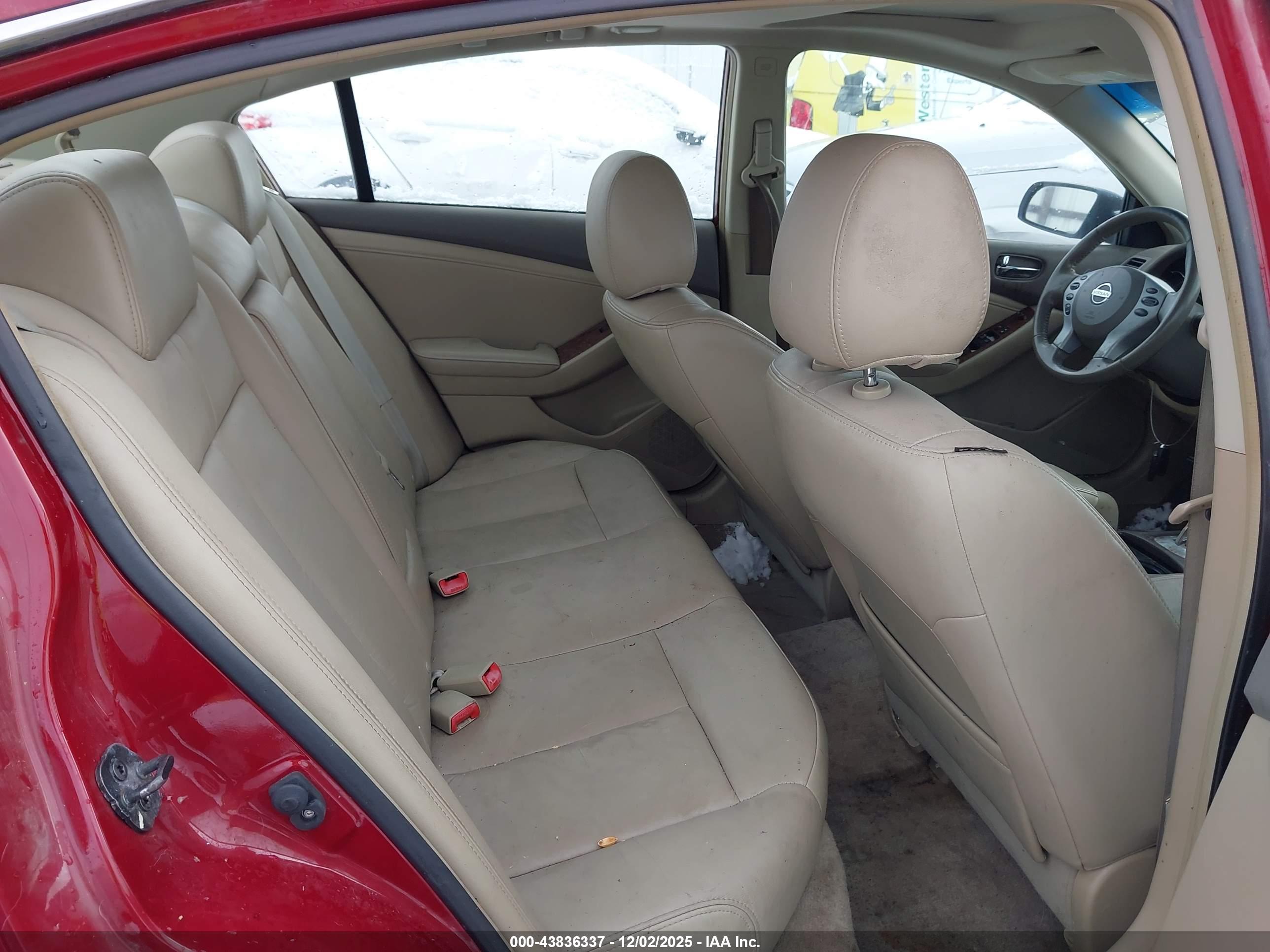 NISSAN ALTIMA image 8