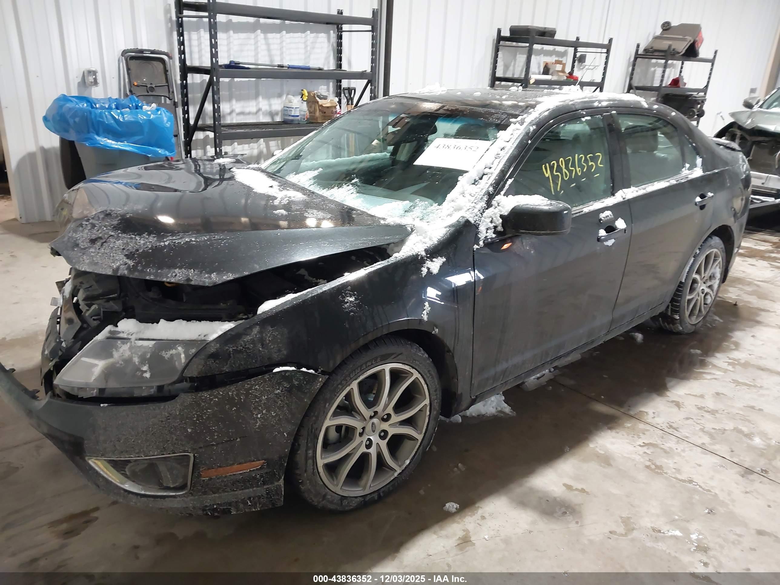 FORD FUSION image 2