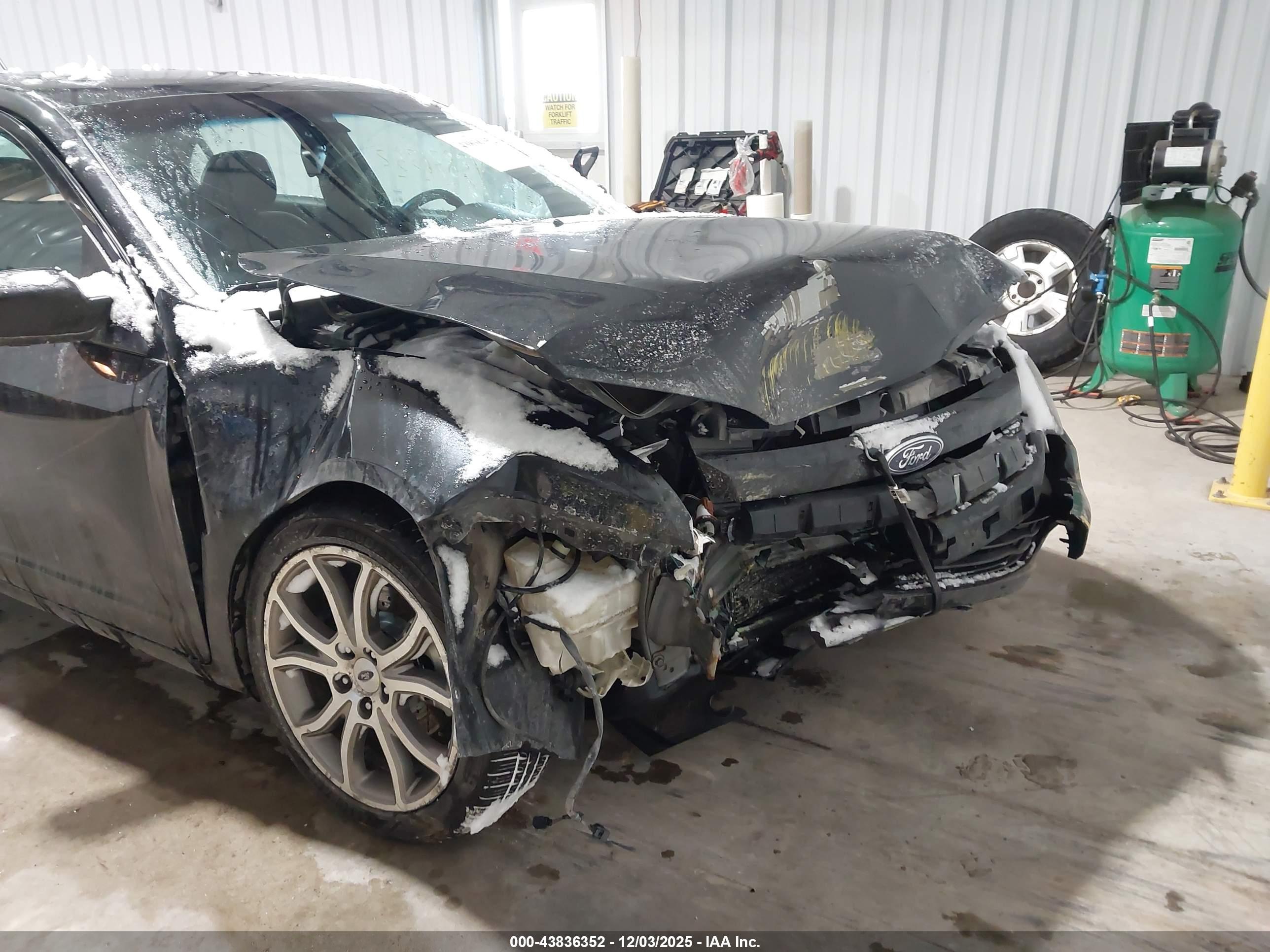 FORD FUSION image 6