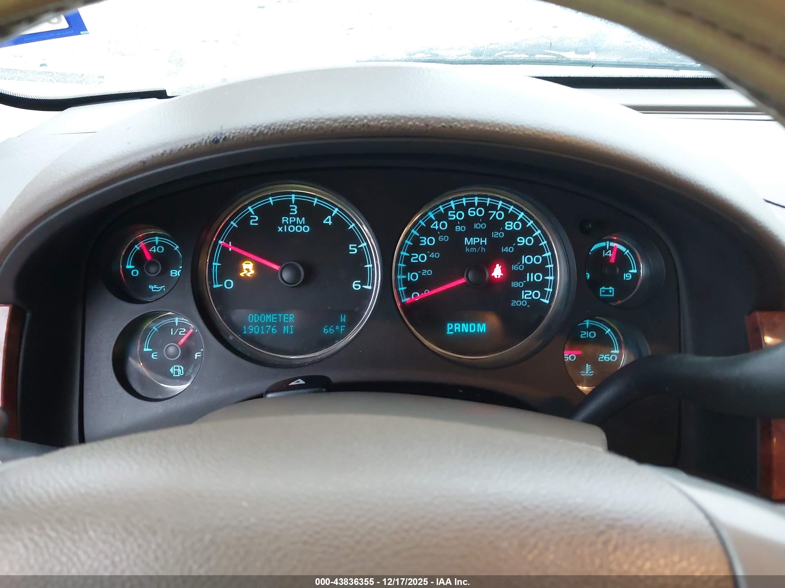 CHEVROLET TAHOE image 7