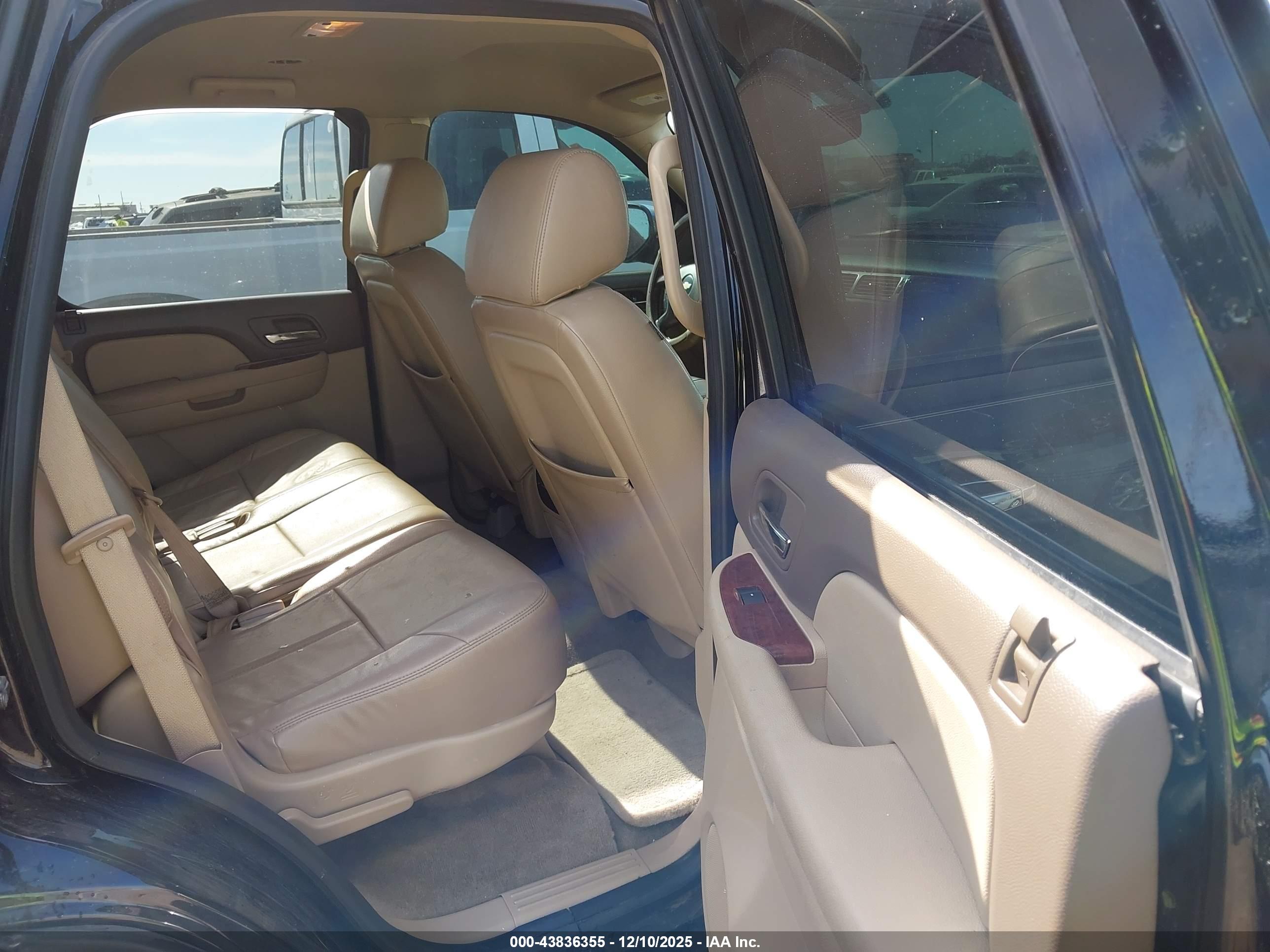 CHEVROLET TAHOE image 8