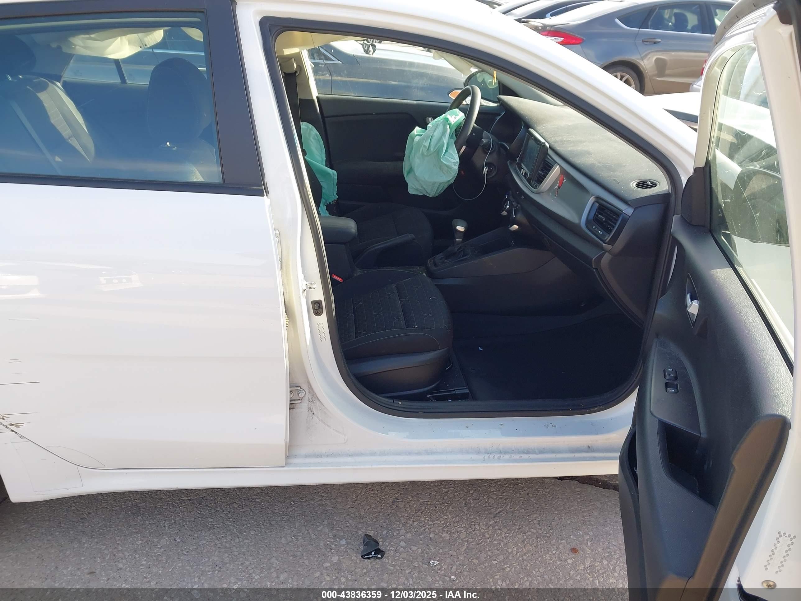 KIA RIO image 5