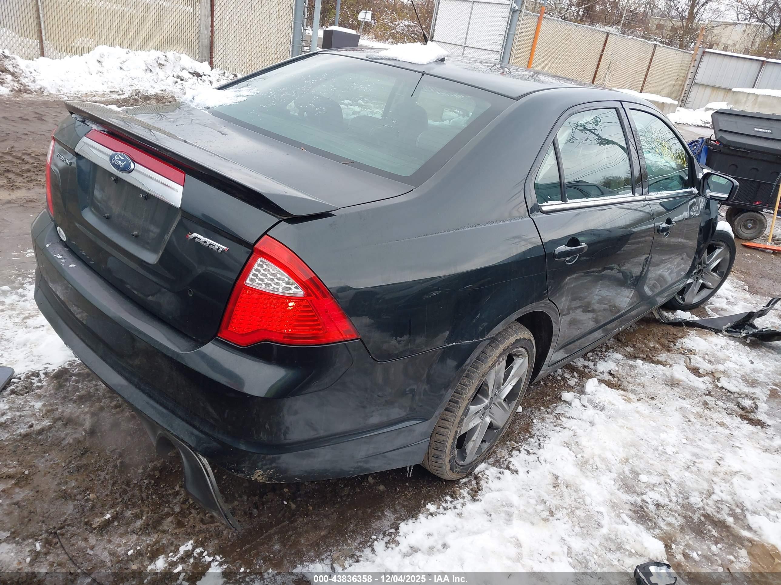 FORD FUSION image 4