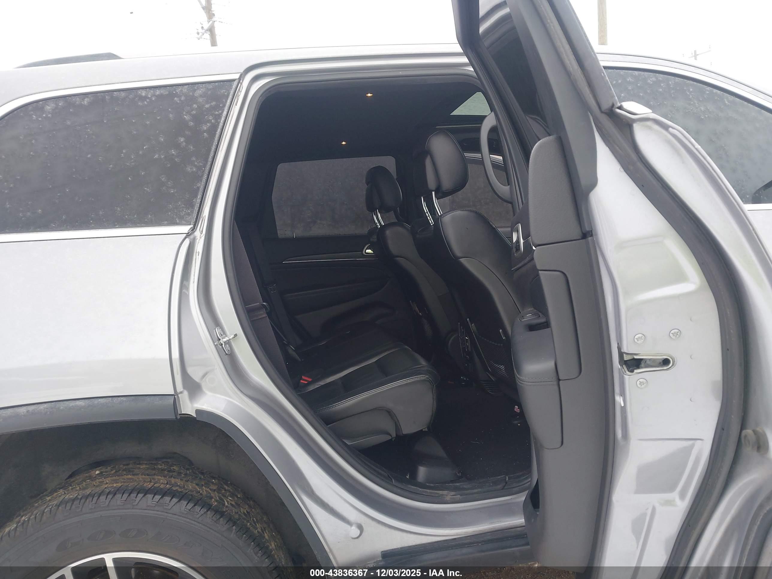 JEEP GRAND image 8