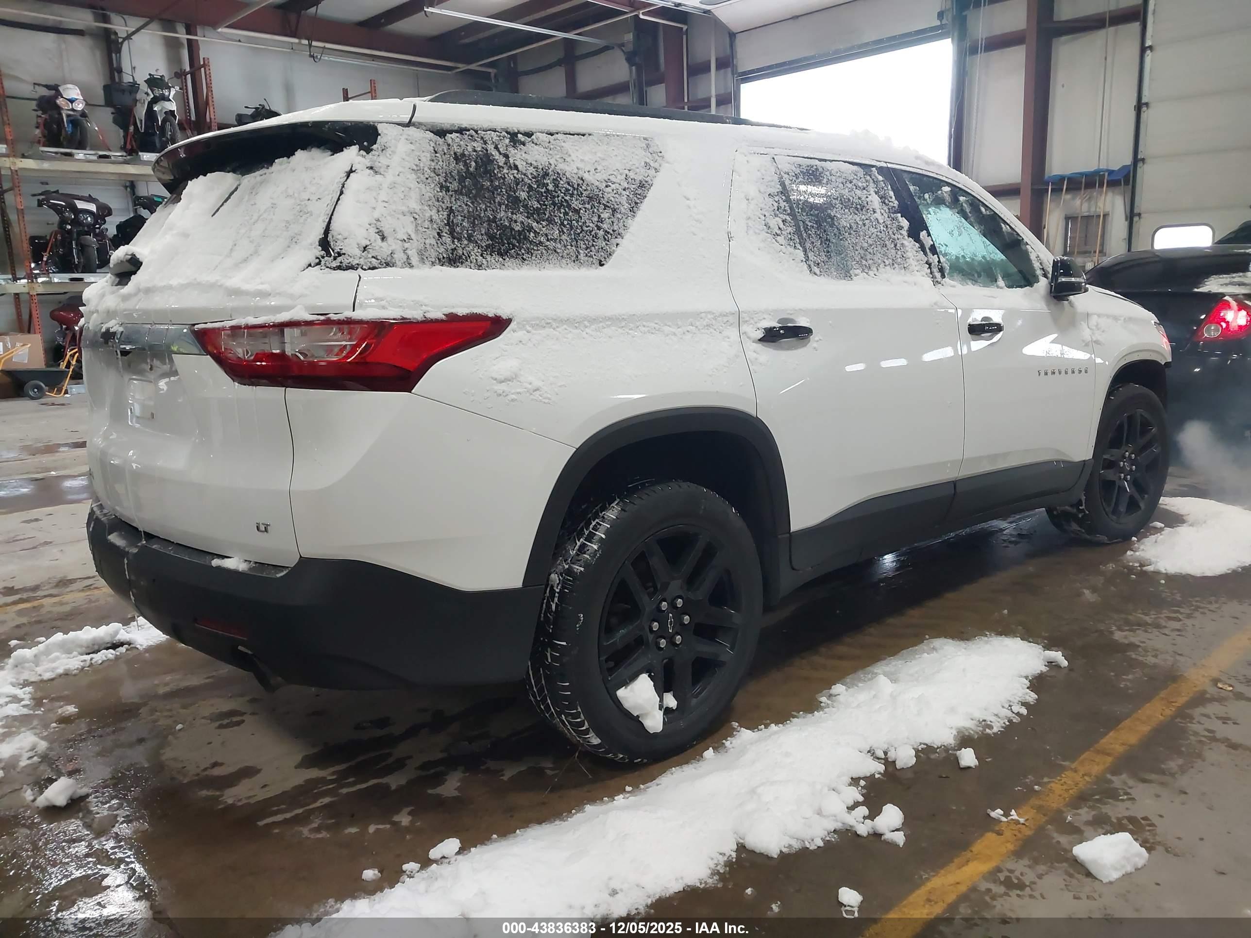 CHEVROLET TRAVERSE image 4