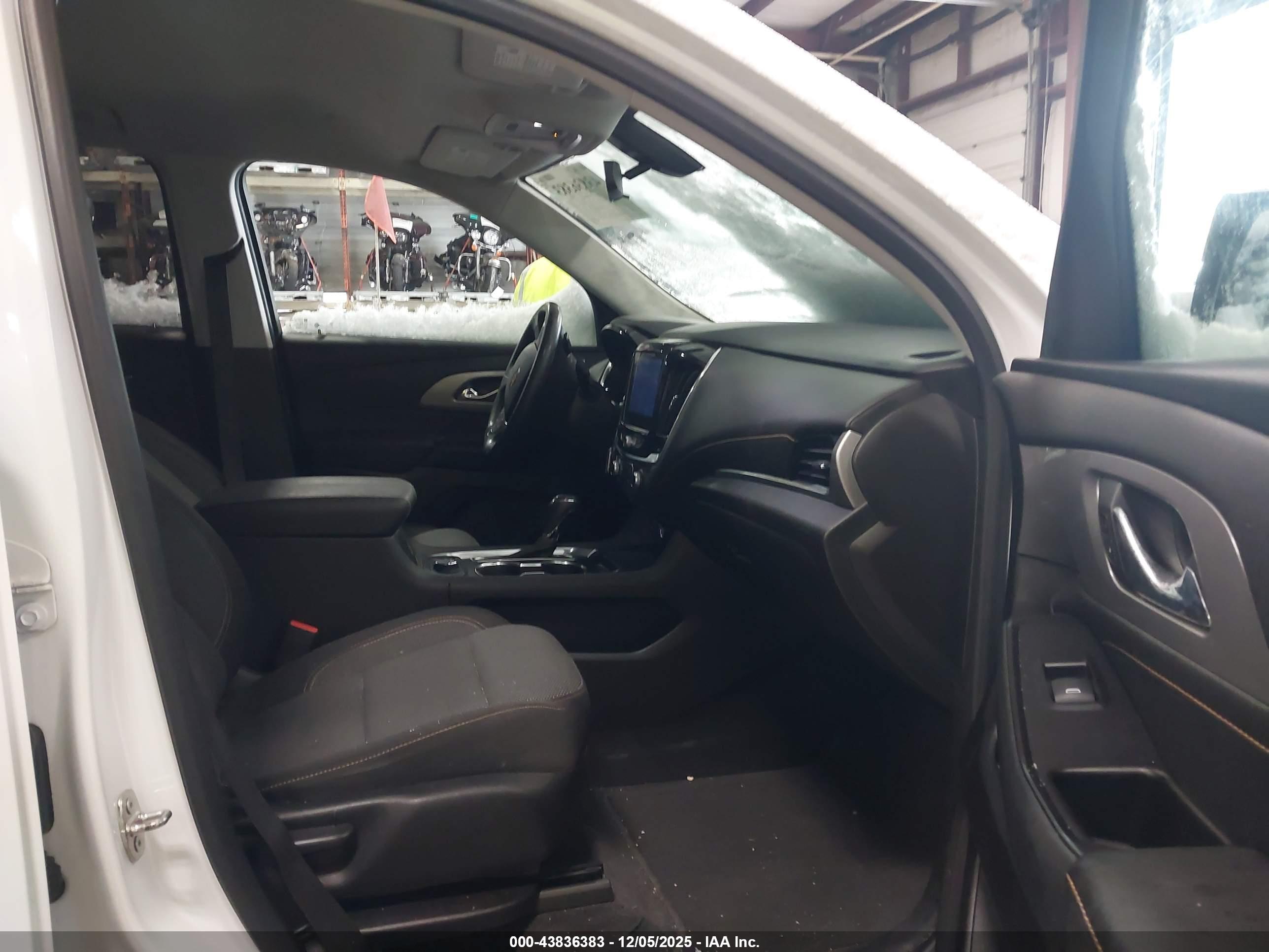 CHEVROLET TRAVERSE image 5