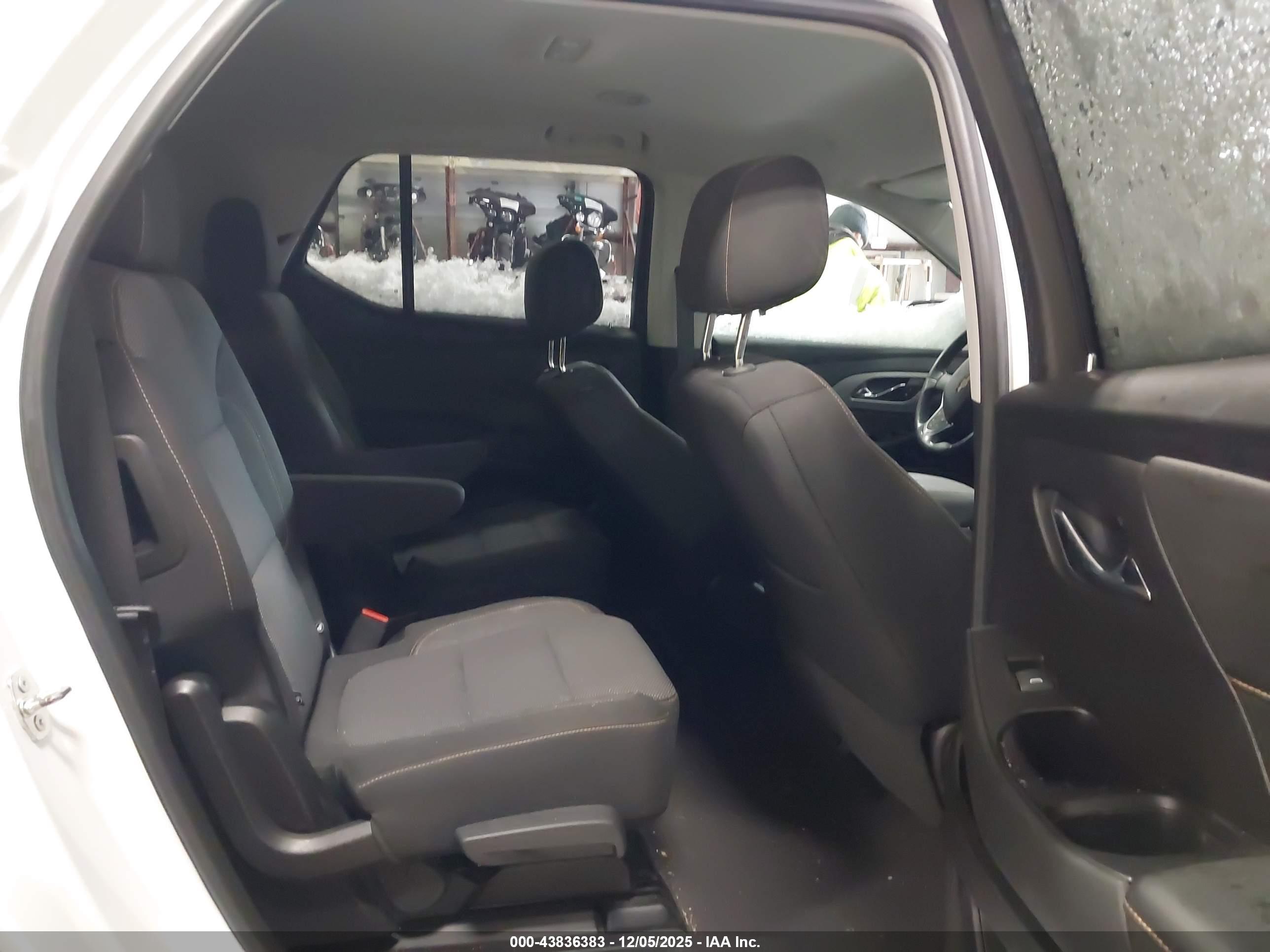 CHEVROLET TRAVERSE image 8