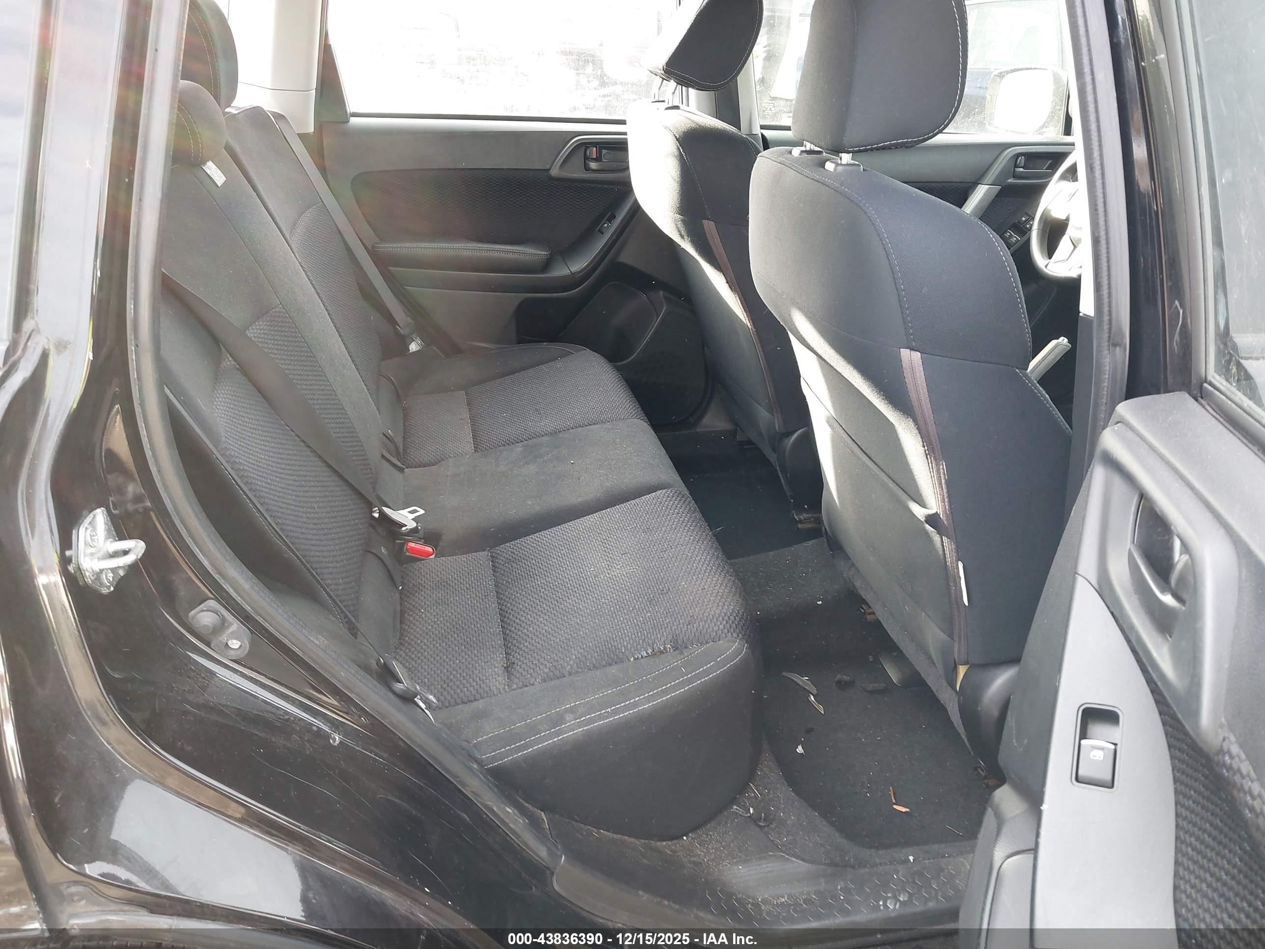 SUBARU FORESTER image 8