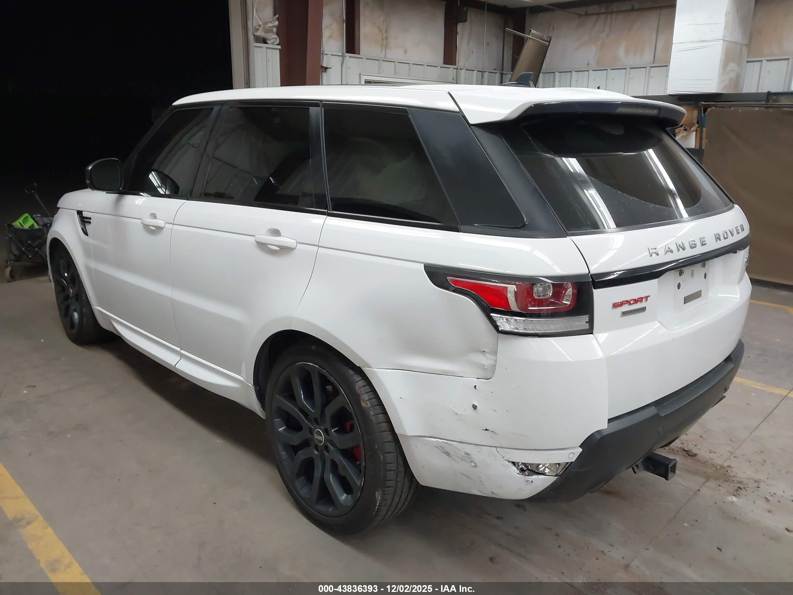 LAND ROVER image 3