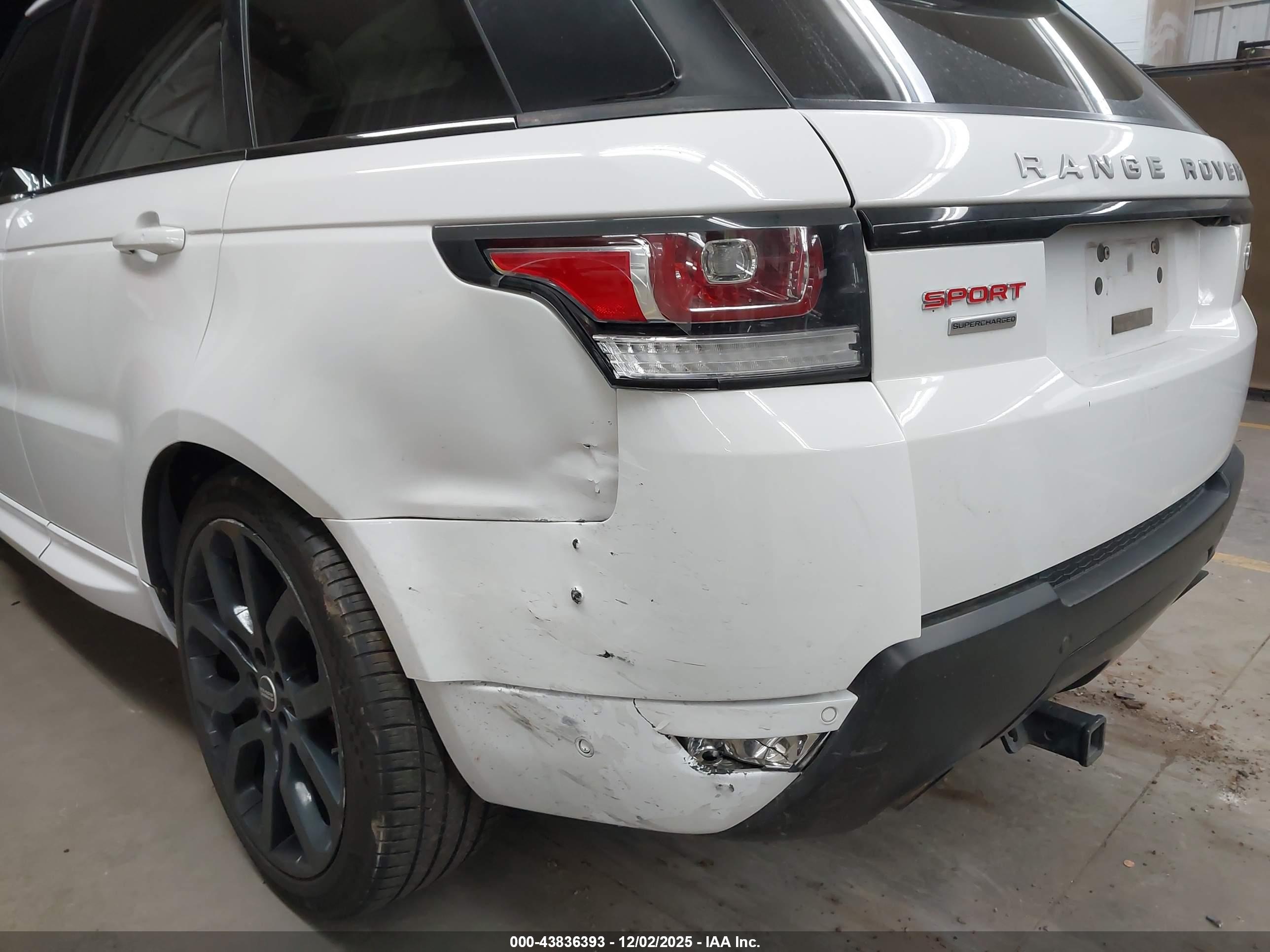 LAND ROVER image 6