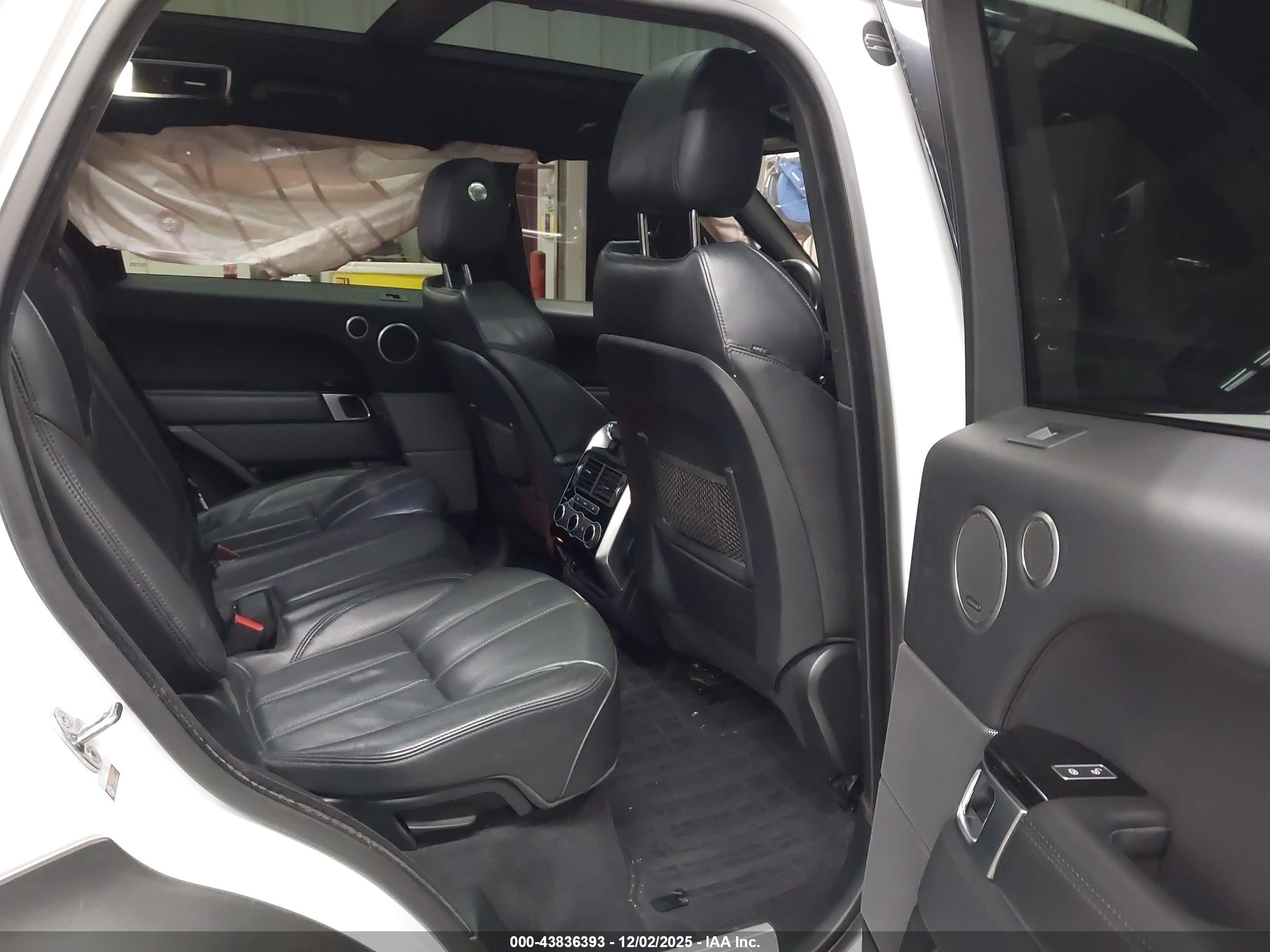 LAND ROVER image 8