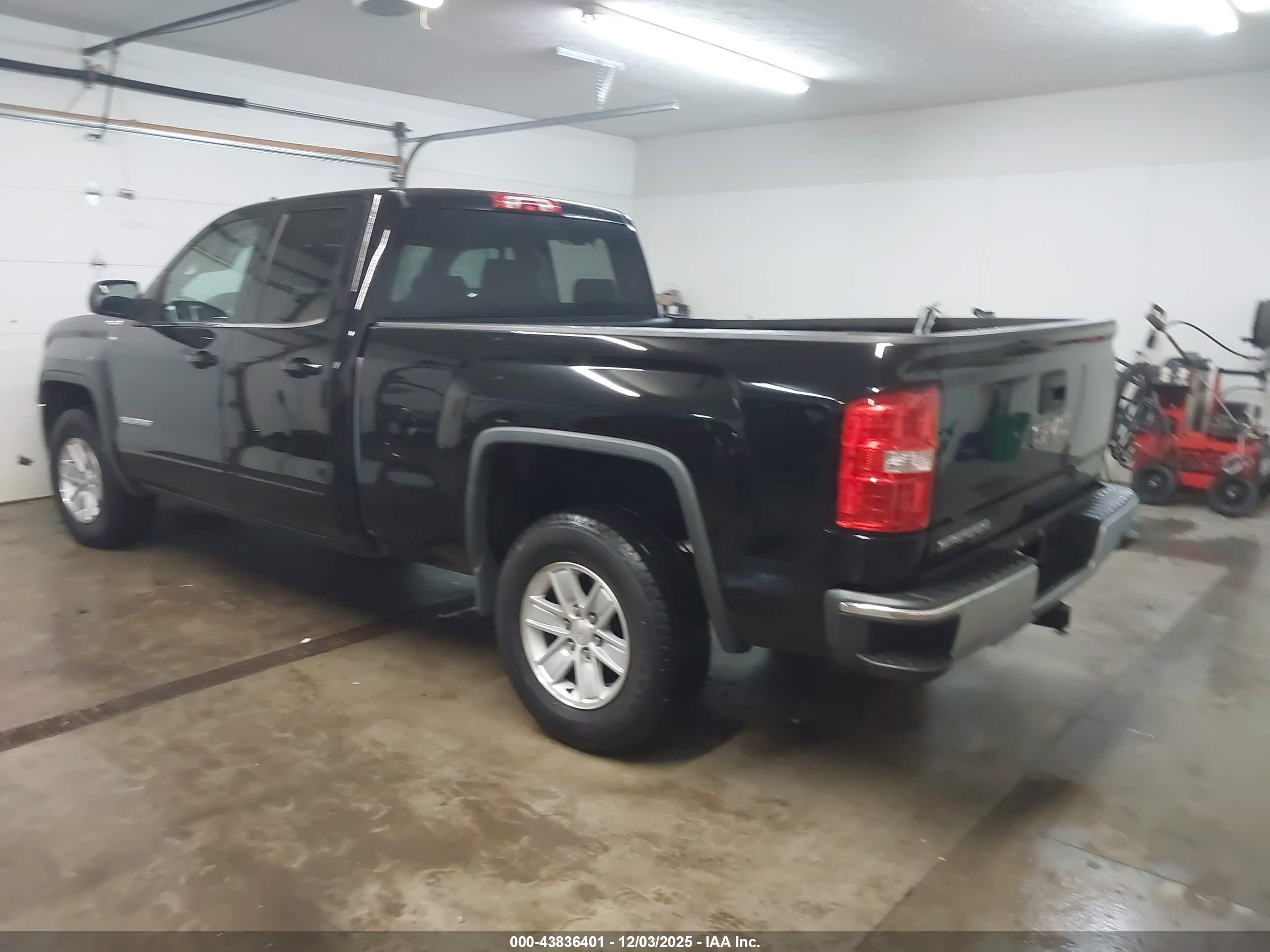 GMC SIERRA image 3