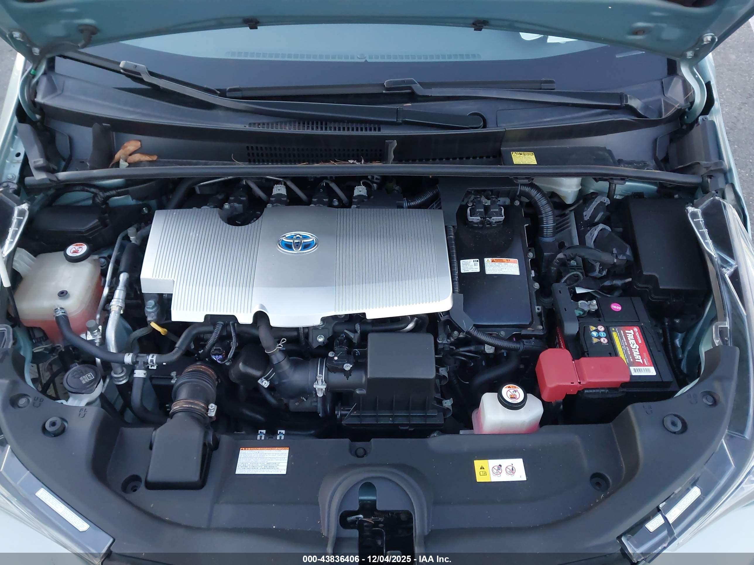 TOYOTA PRIUS image 10