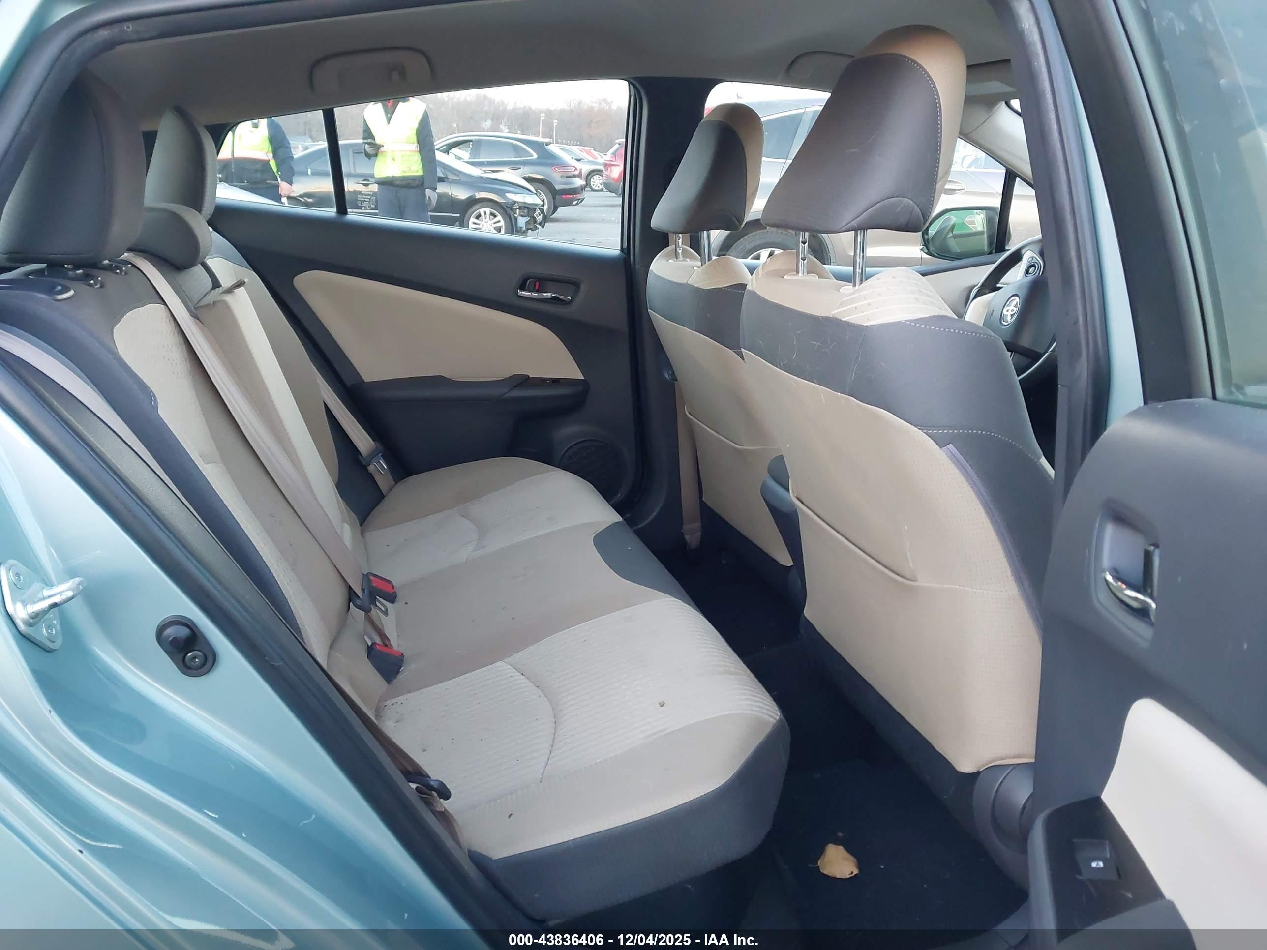 TOYOTA PRIUS image 8